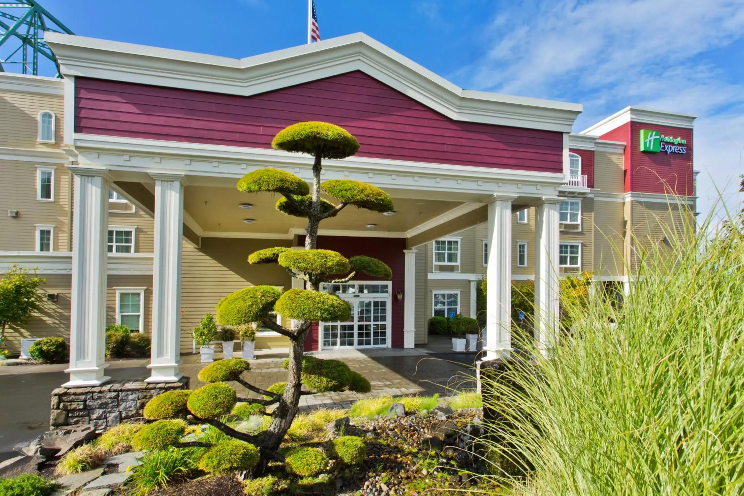 Facade/entrance in Holiday Inn Express Hotel & Suites Astoria, an IHG Hotel