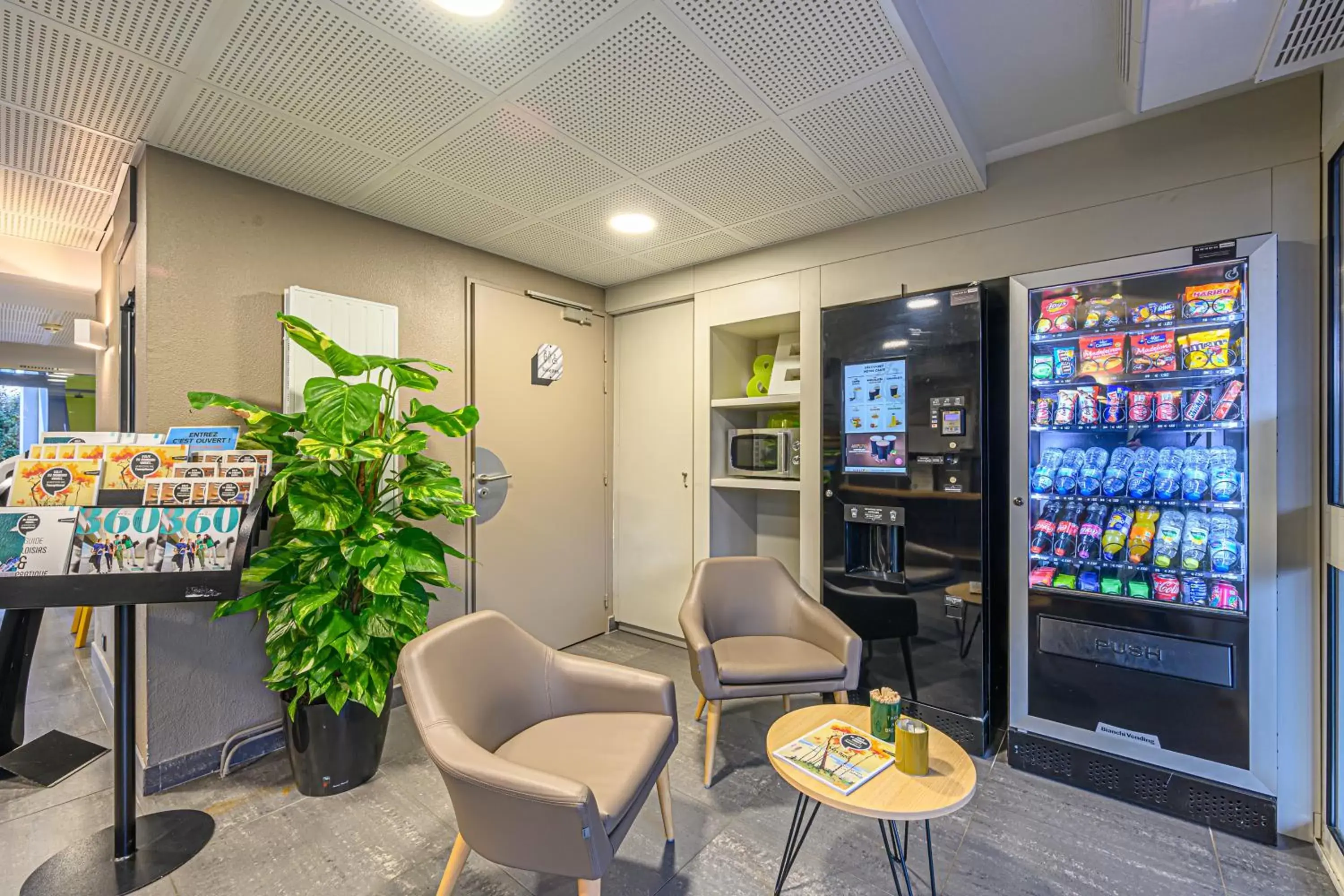 vending machine in B&B HOTEL Vannes Est Golfe du Morbihan