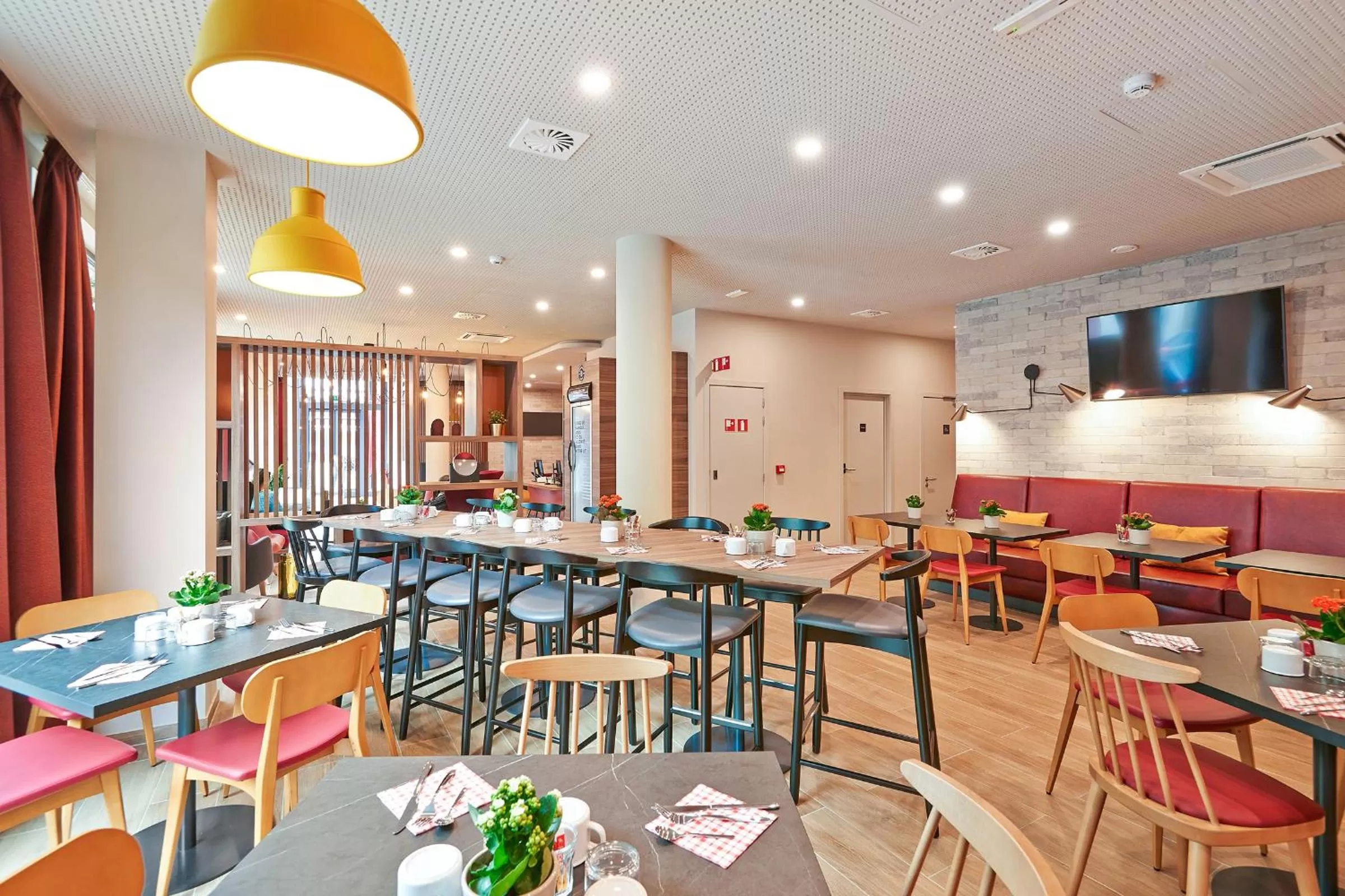 Buffet breakfast in Appart'City Confort Bruxelles Centre Gare du Midi