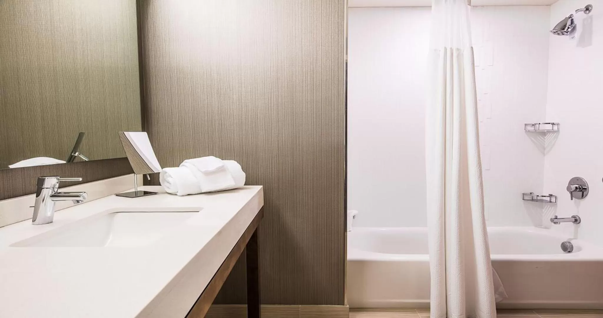 Shower in Courtyard by Marriott Columbia Cayce