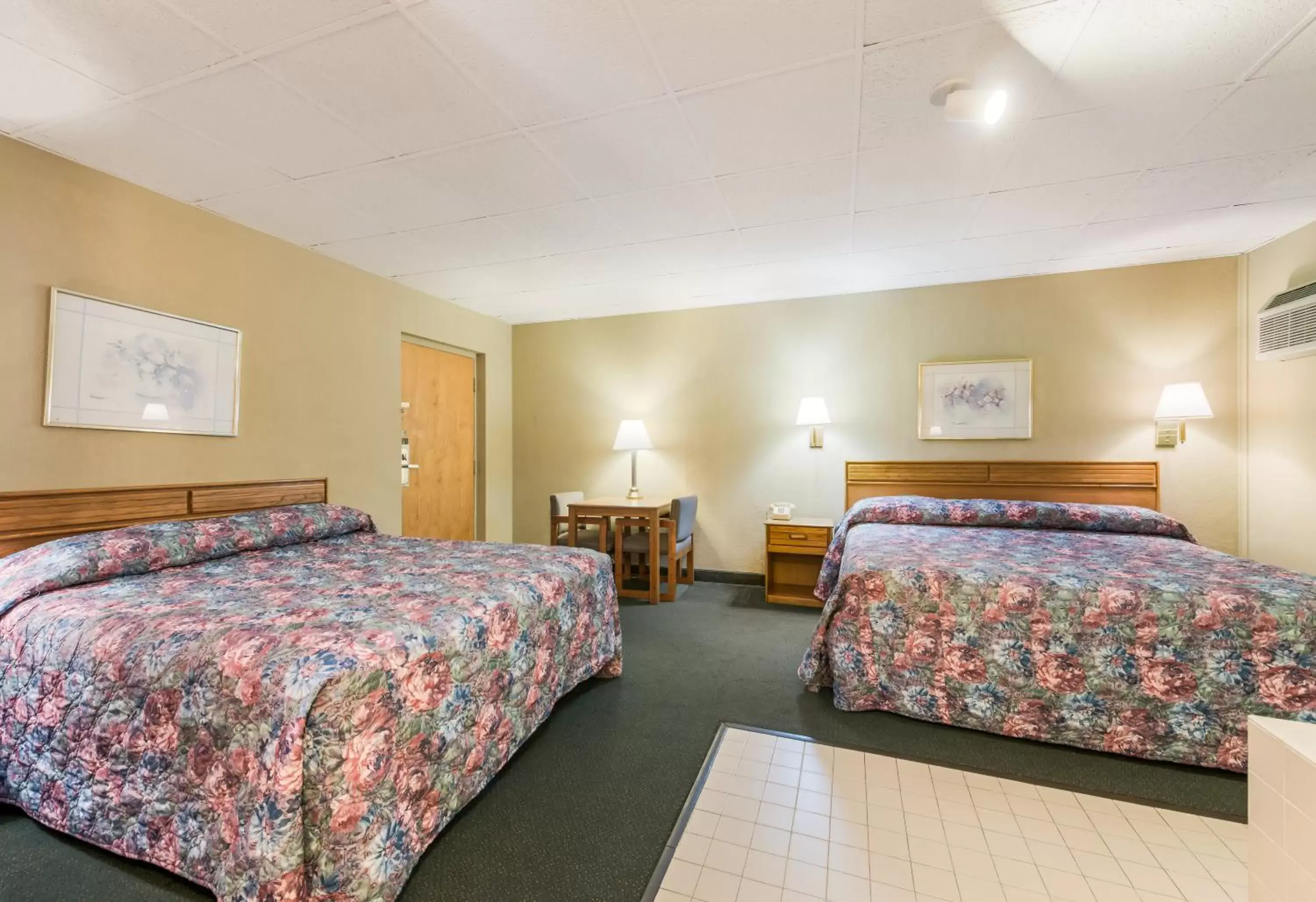 Bed in LeConte Motor Lodge A Ramada by Wyndham