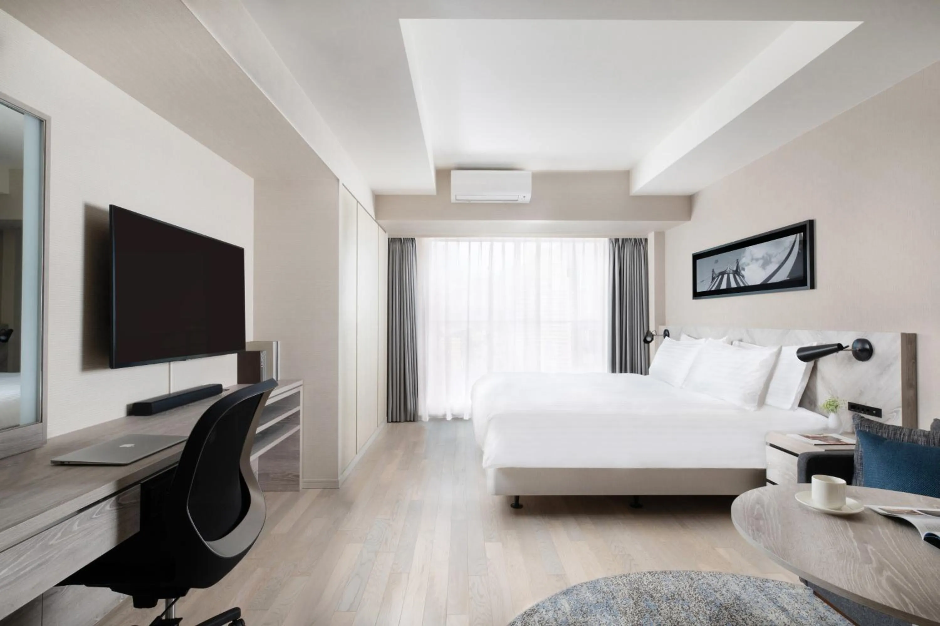 TV and multimedia in Oakwood Suites Yokohama