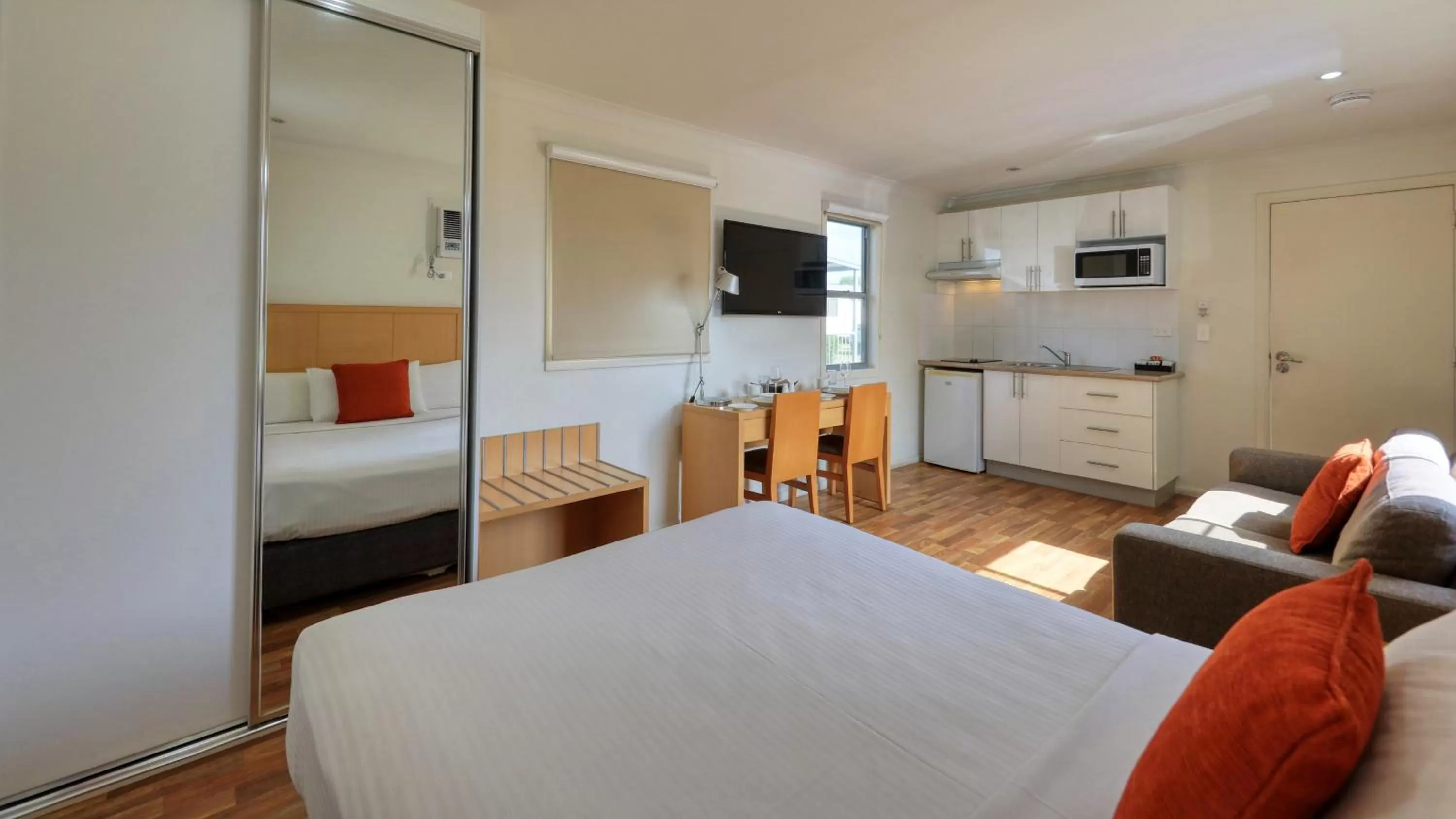 Photo of the whole room, Bed in Chinchilla Motor Inn