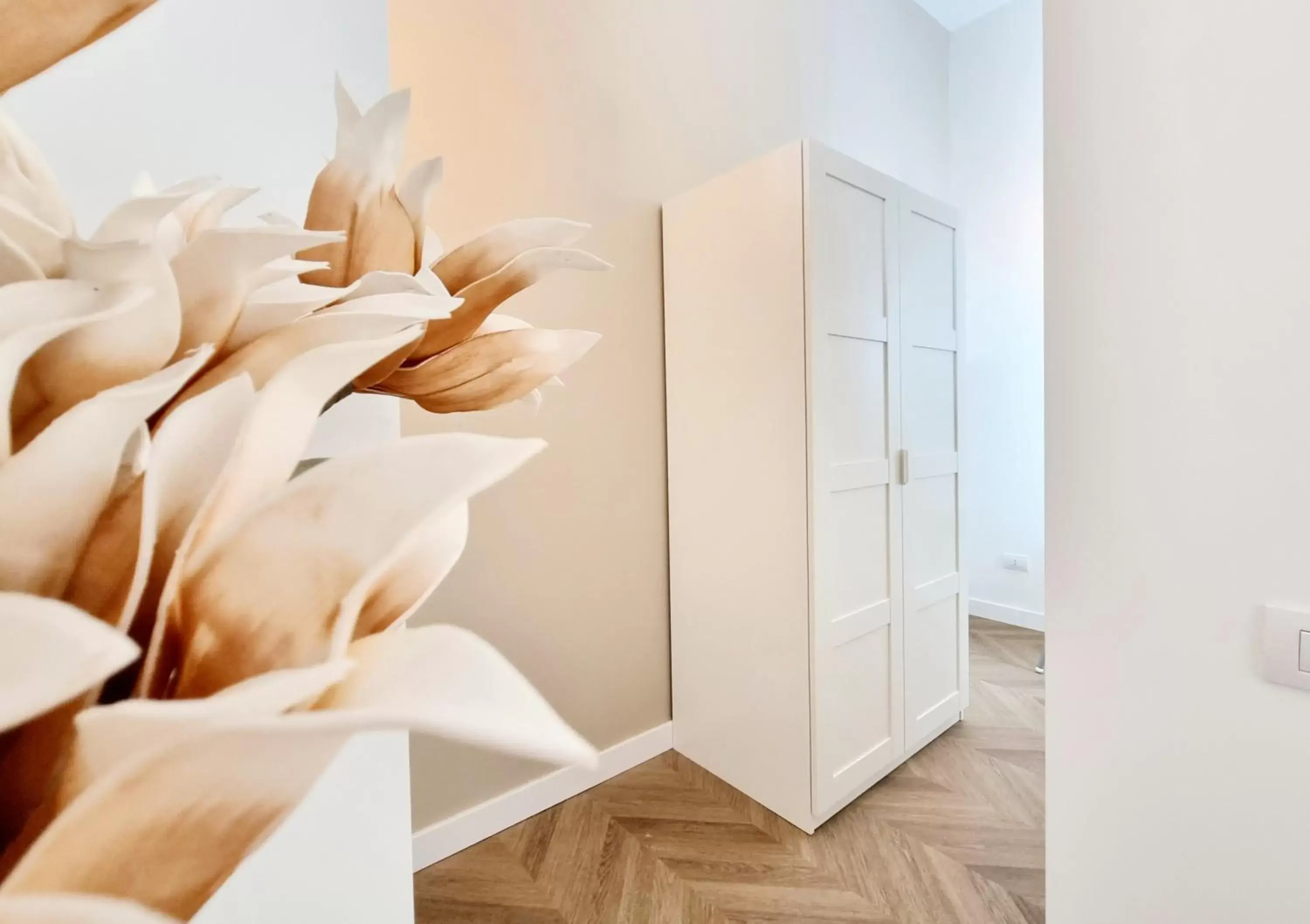 wardrobe in Glamour Suite Cagliari