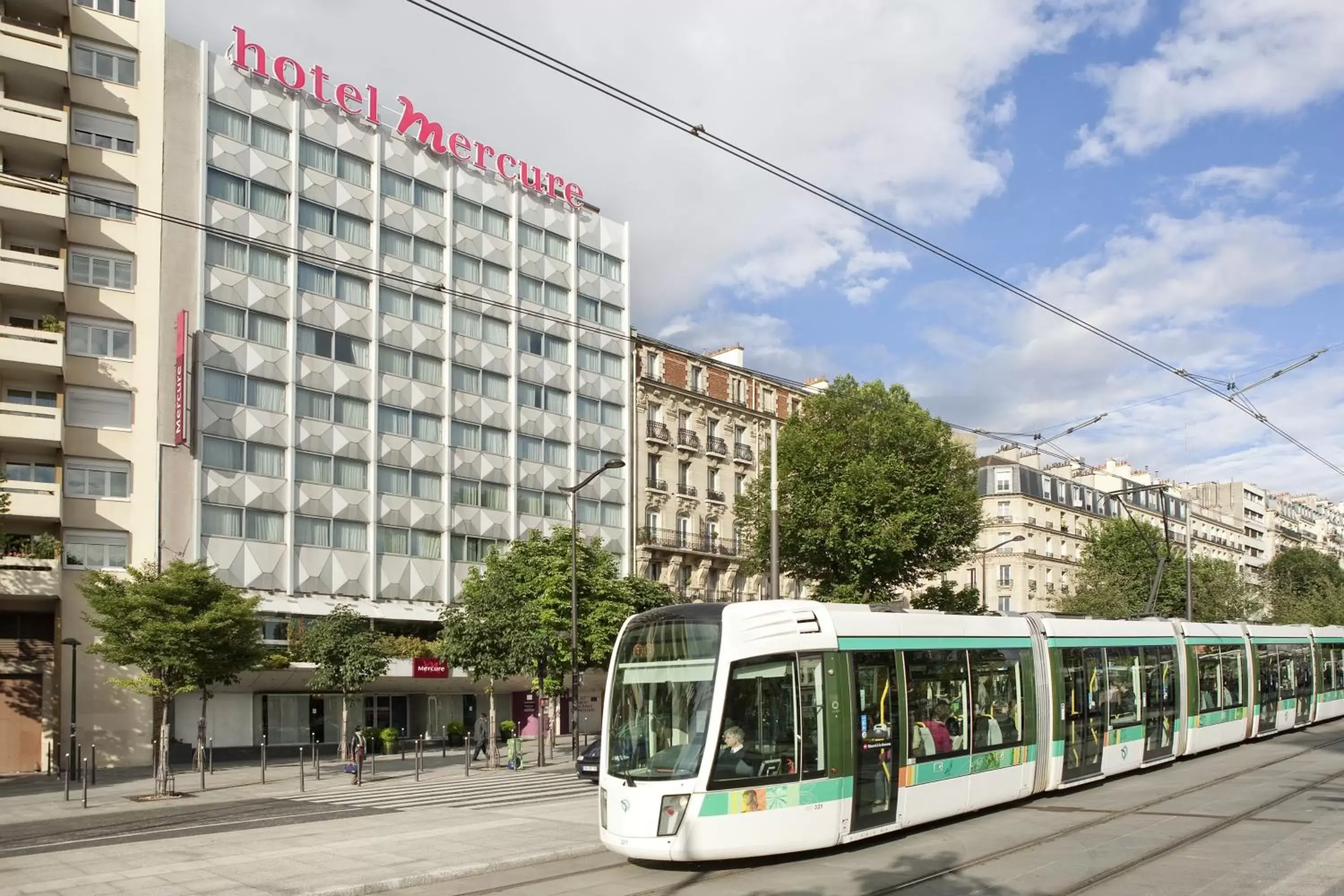 Facade/entrance in Mercure Paris Vaugirard Porte De Versailles Facade/entrance in Mercure Paris Vaugirard Porte De Versailles