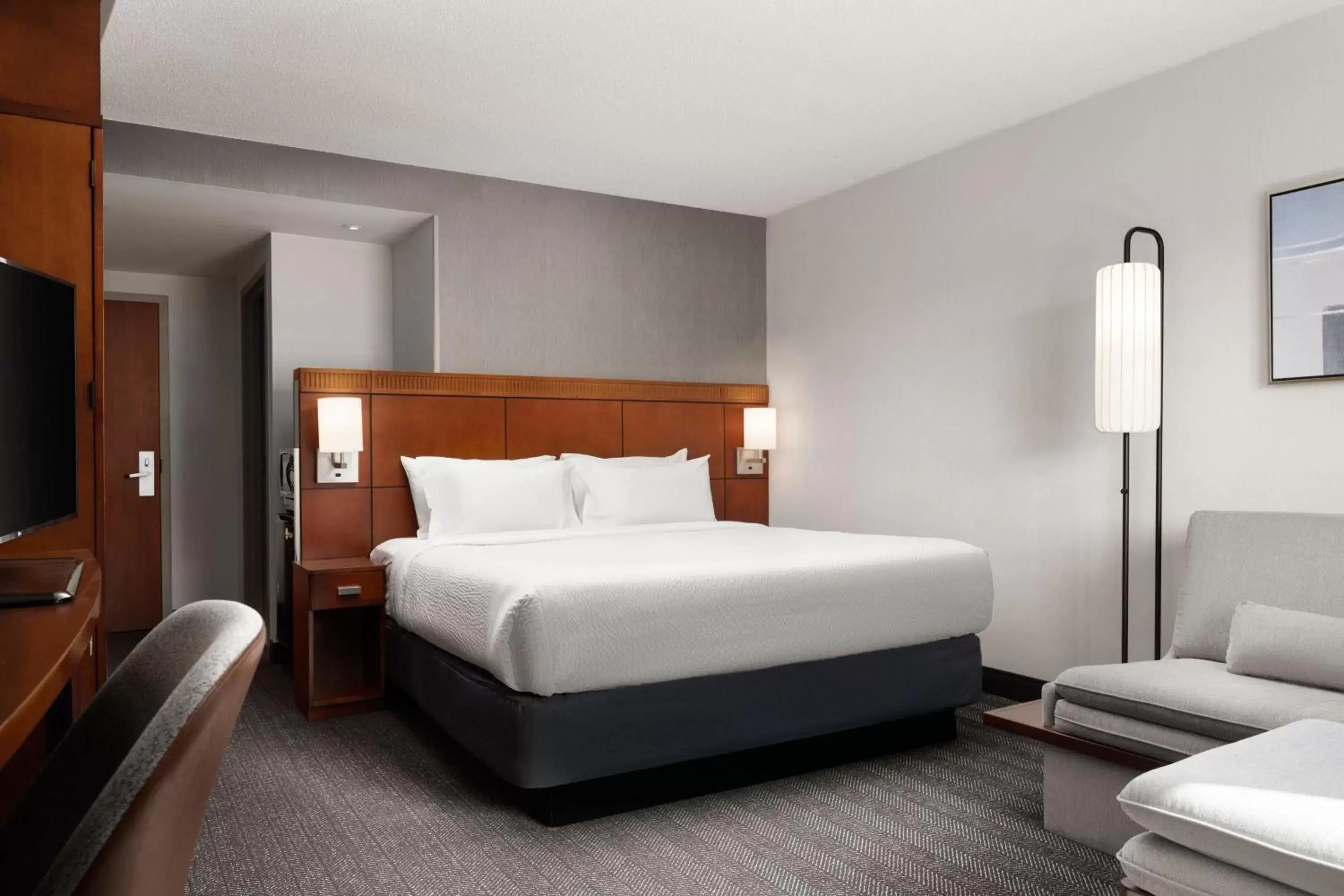 Photo of the whole room, Bed in Courtyard by Marriott Washington Capitol Hill/Navy Yard