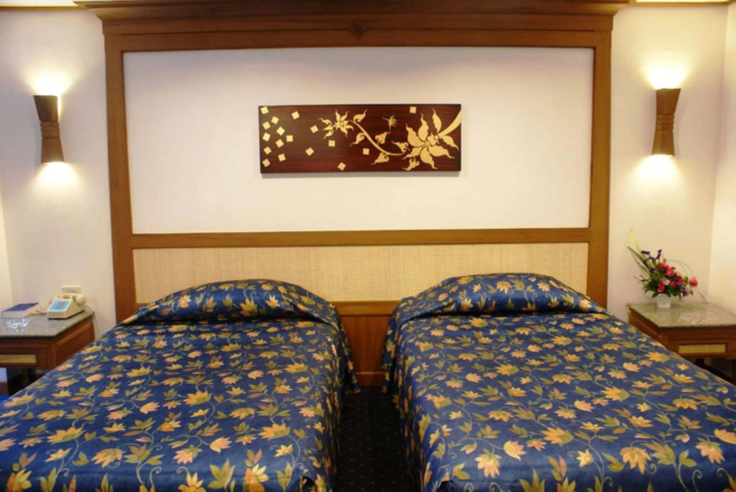 Bed in Royal Twins Palace Hotel