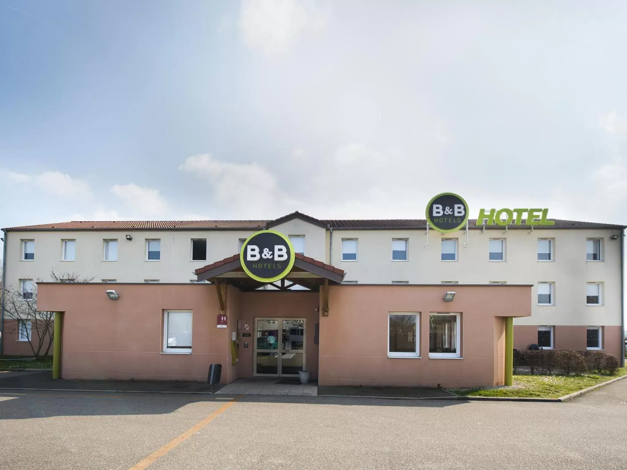 Facade/entrance, Property Building in B&B HOTEL Auxerre Monéteau