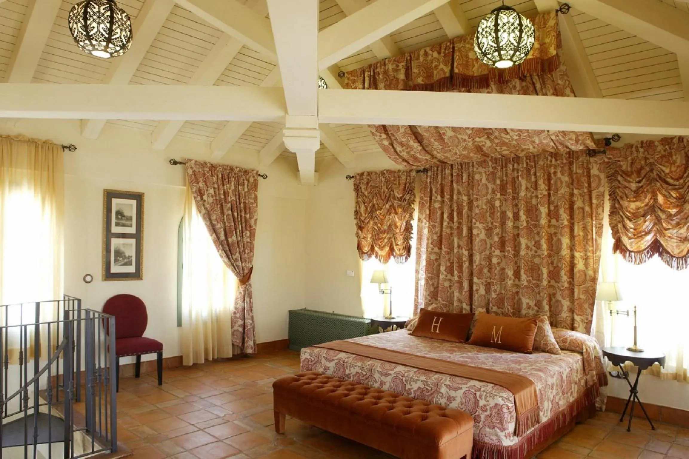 Photo of the whole room, Bed in Hacienda Montija Hotel