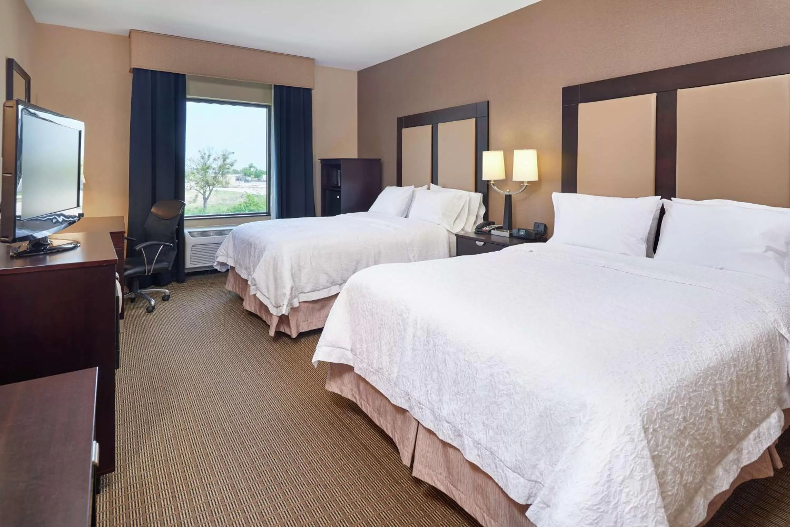 Bedroom, Bed in Hampton Inn & Suites Decatur