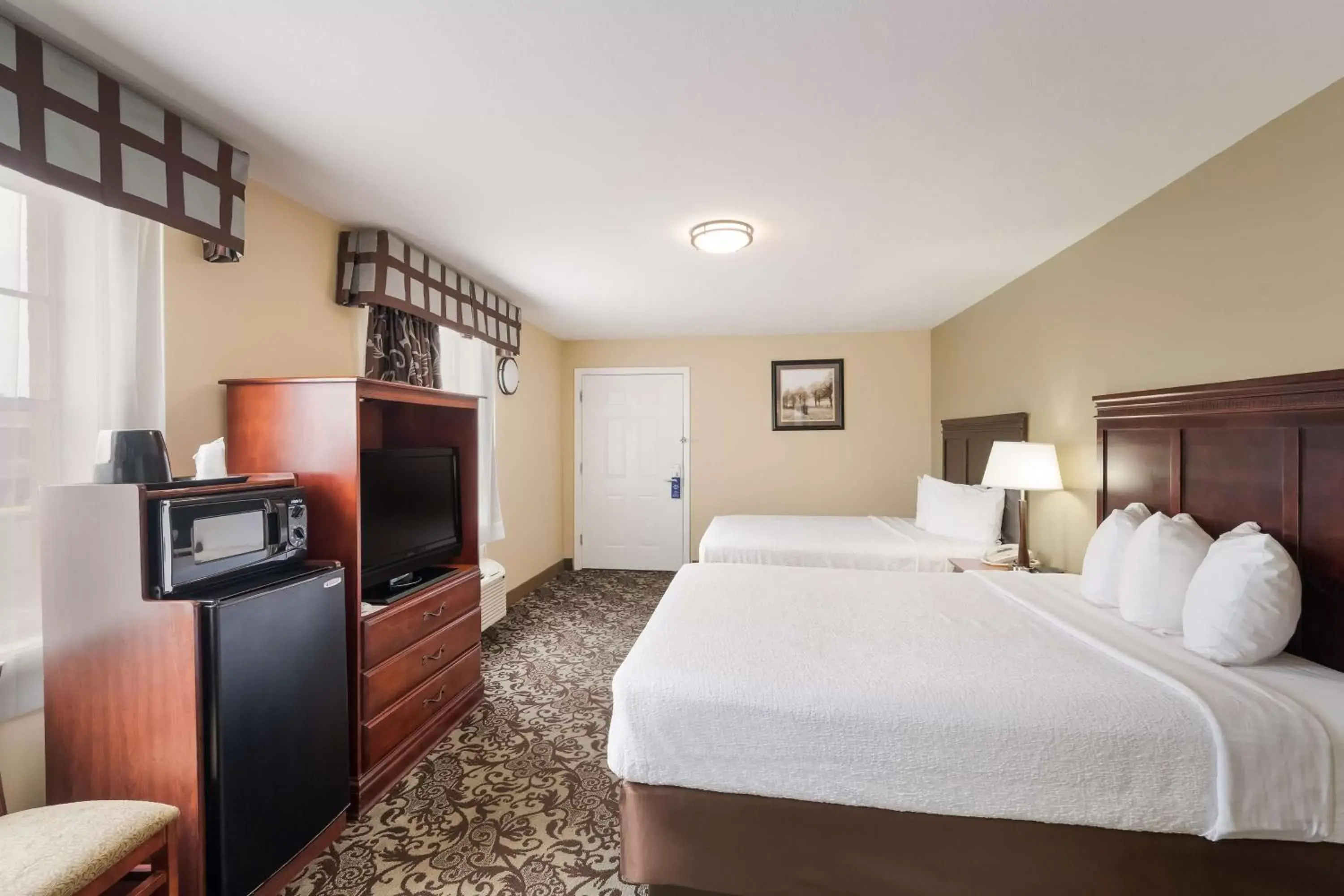 Bedroom, TV/Entertainment Center in Best Western Conway