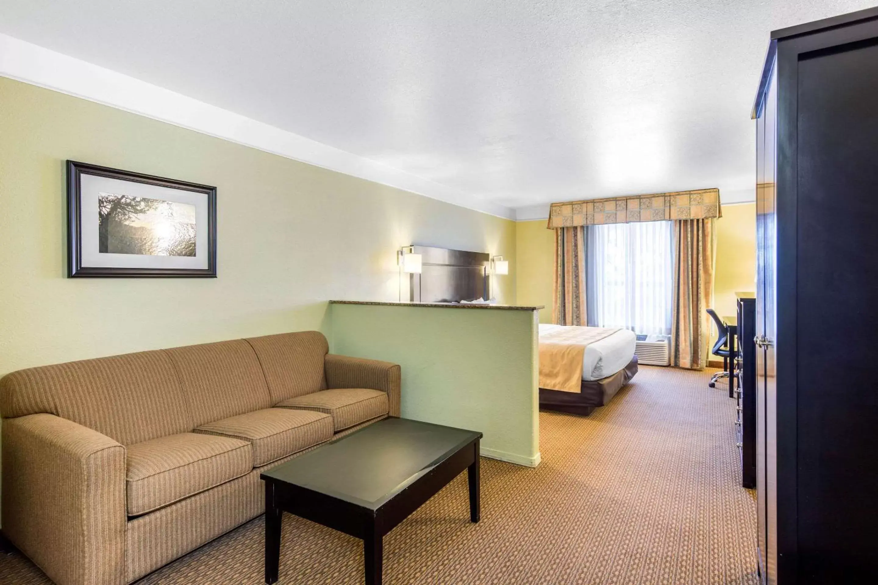 Bedroom, Seating Area in Quality Inn & Suites Gallup I-40 Exit 20