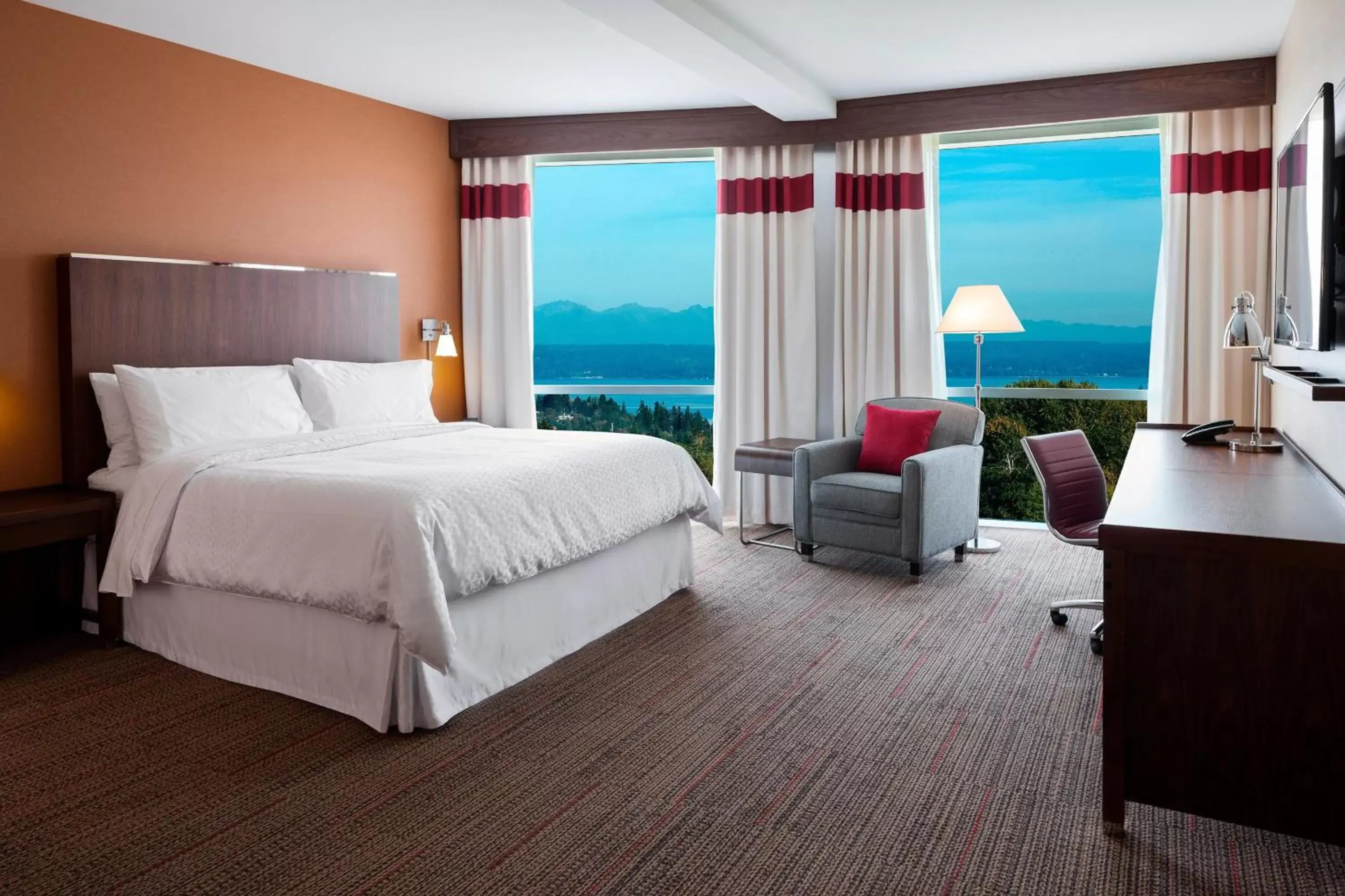 Photo of the whole room, Sea View in Four Points by Sheraton Seattle Airport South