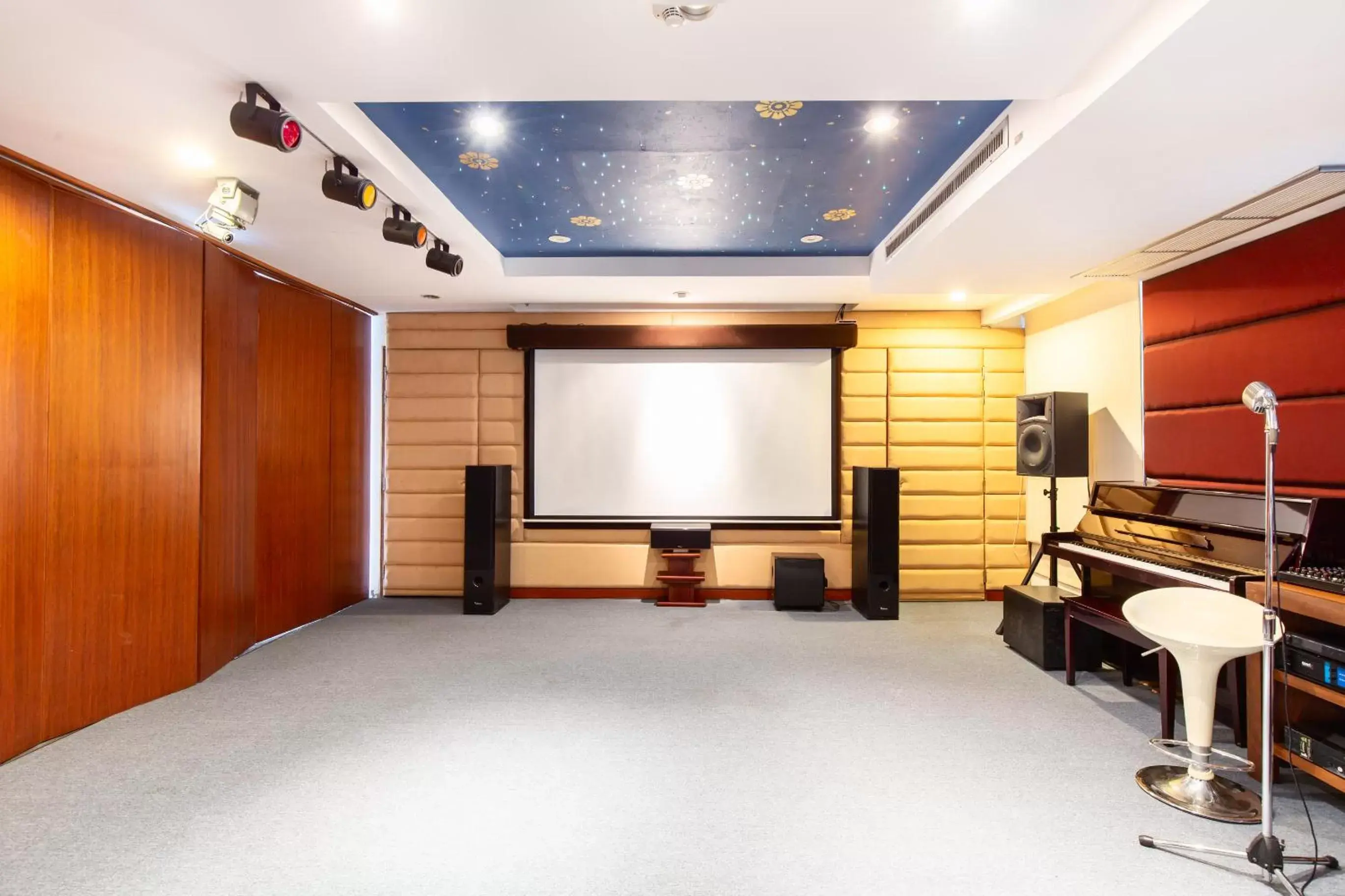 Meeting/conference room in Lasalle Suites Hotel & Residence
