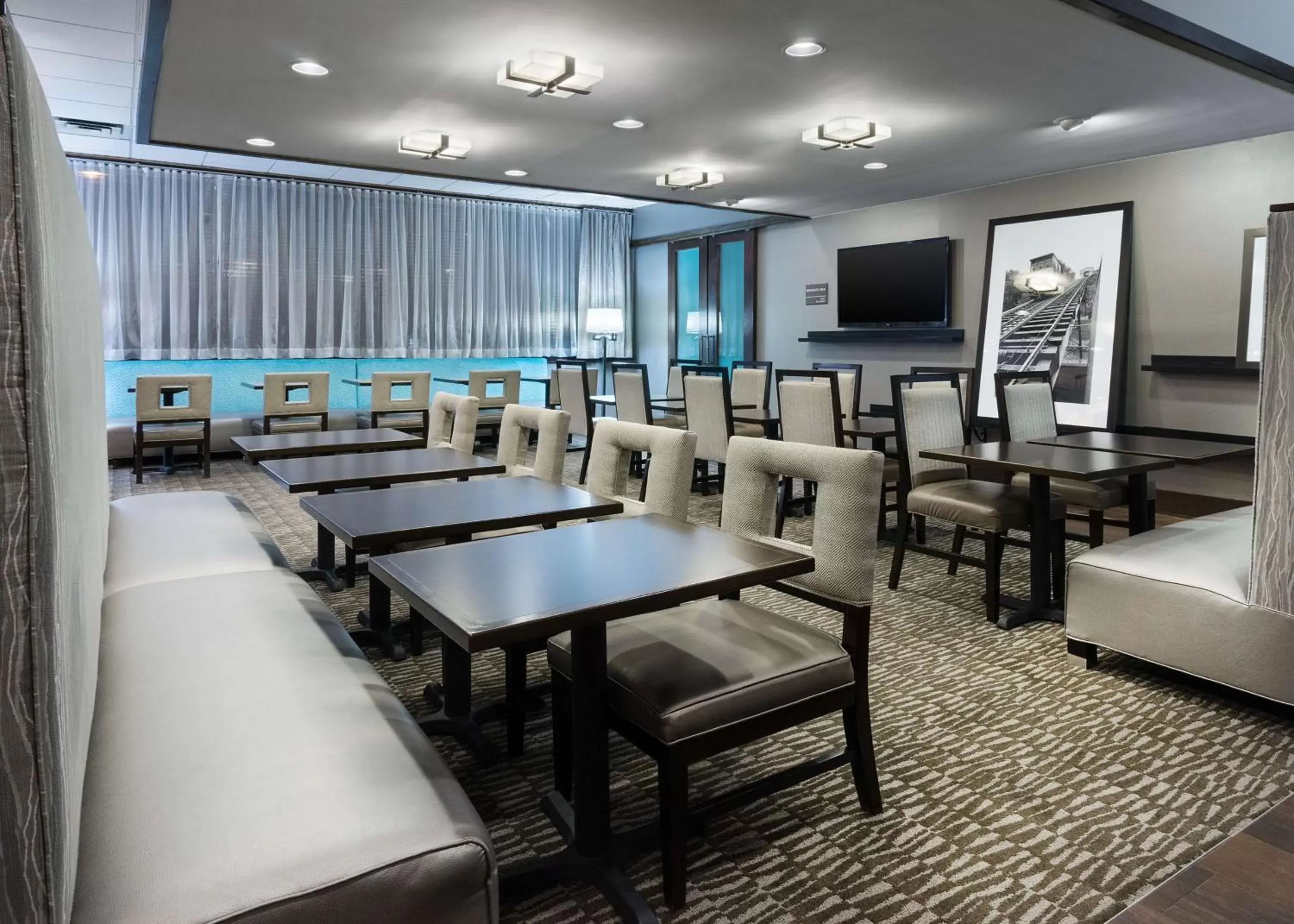 Breakfast in Hampton Inn Pittsburgh University Medical Center Breakfast in Hampton Inn Pittsburgh University Medical Center