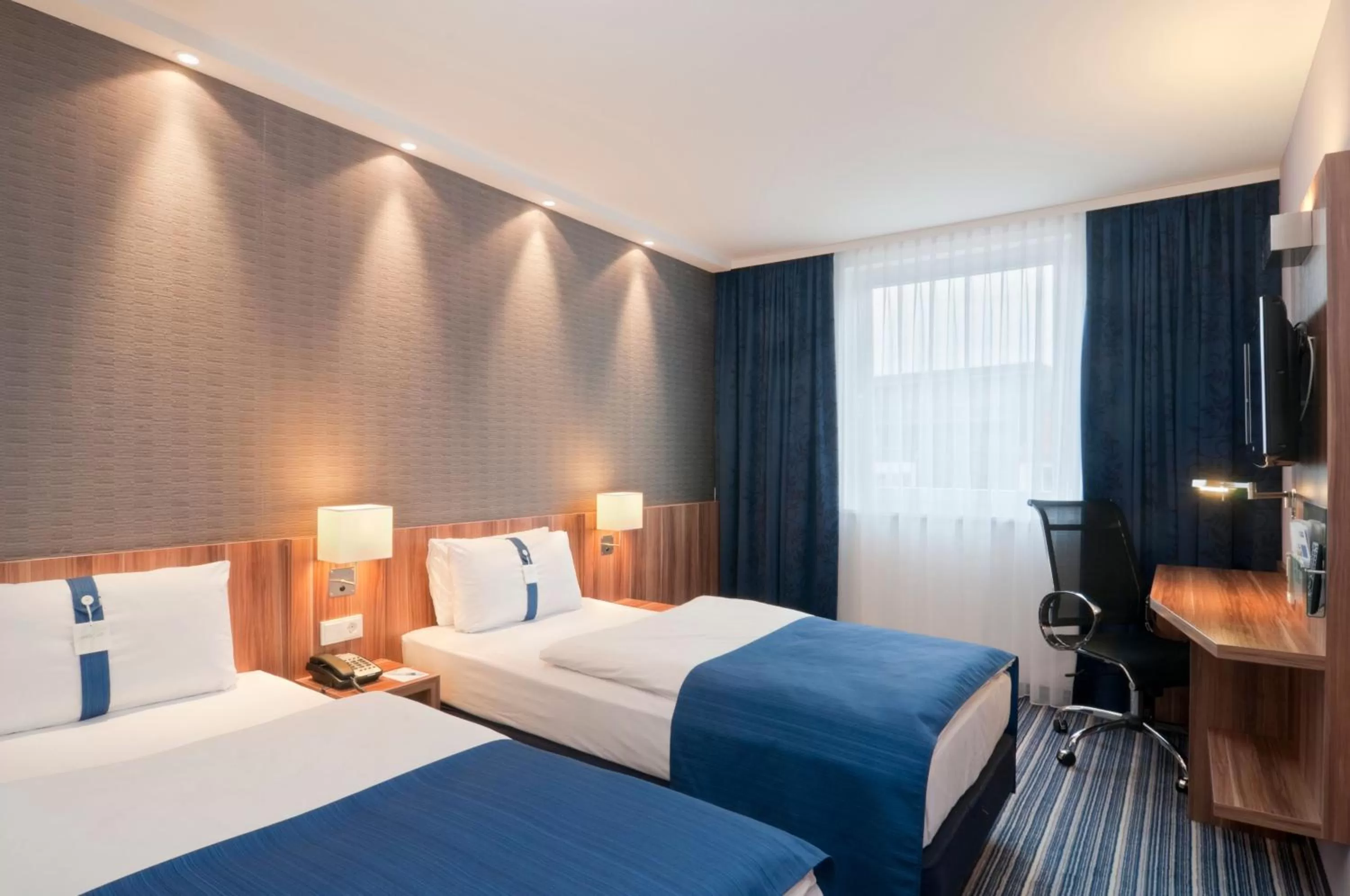 Photo of the whole room, Bed in Holiday Inn Express Friedrichshafen by IHG