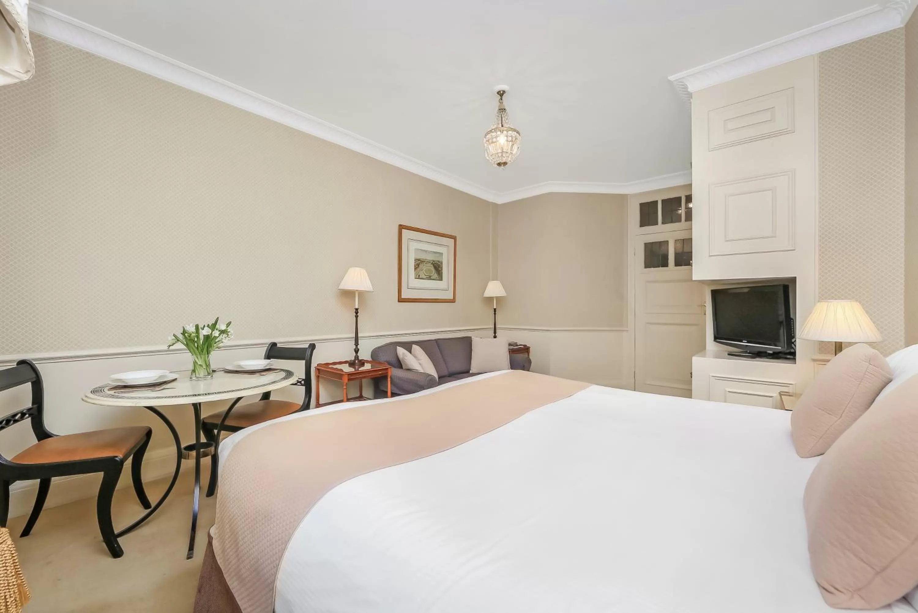 Bed in 44 Curzon Street by Mansley