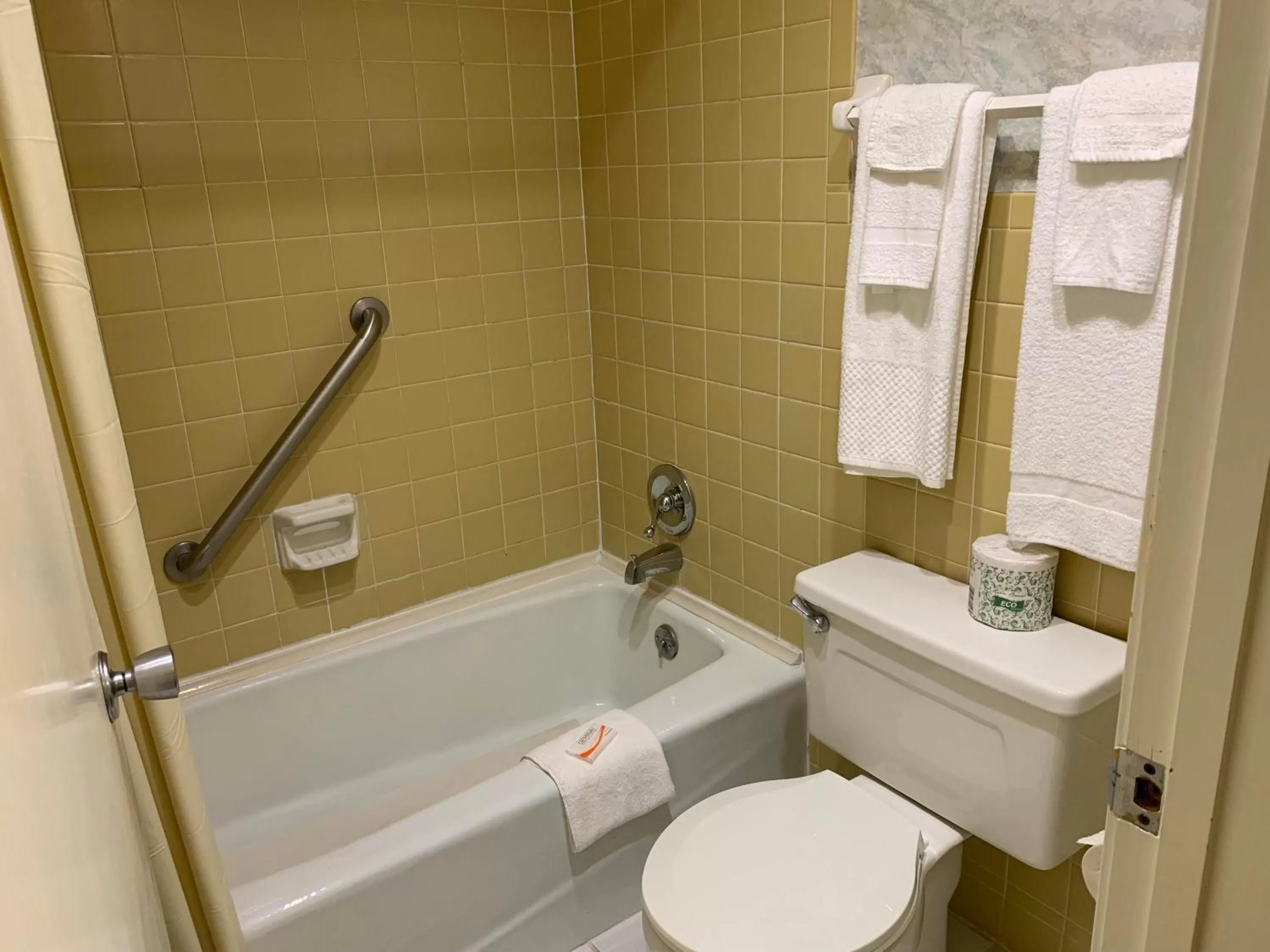 Double Room with Two Beds - Non-Smoking in Hospitality House