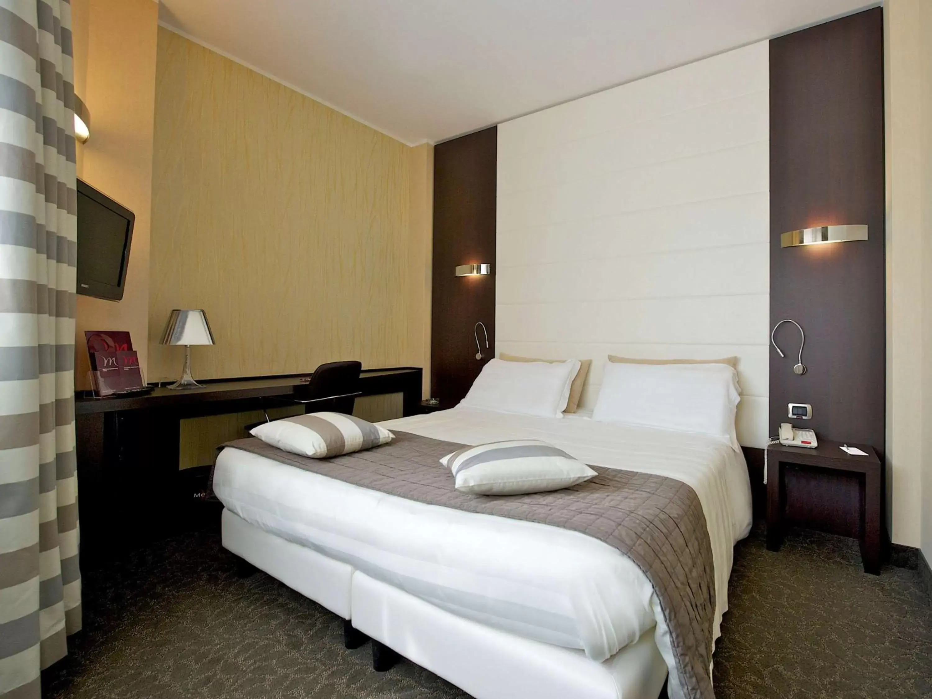 Photo of the whole room, Bed in Mercure Bergamo Aeroporto