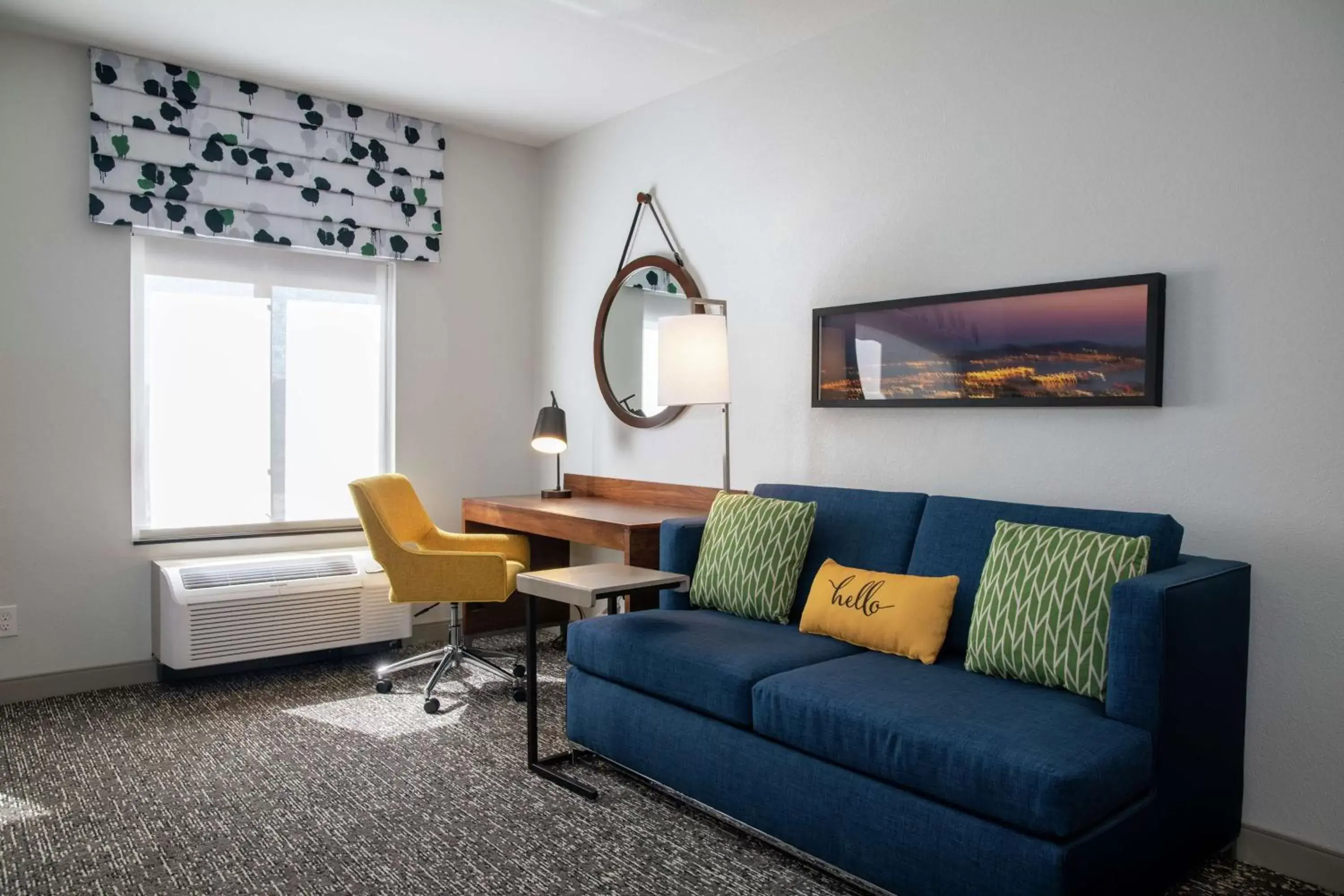 Bedroom, Seating Area in Hampton Inn & Suites Sherman Oaks