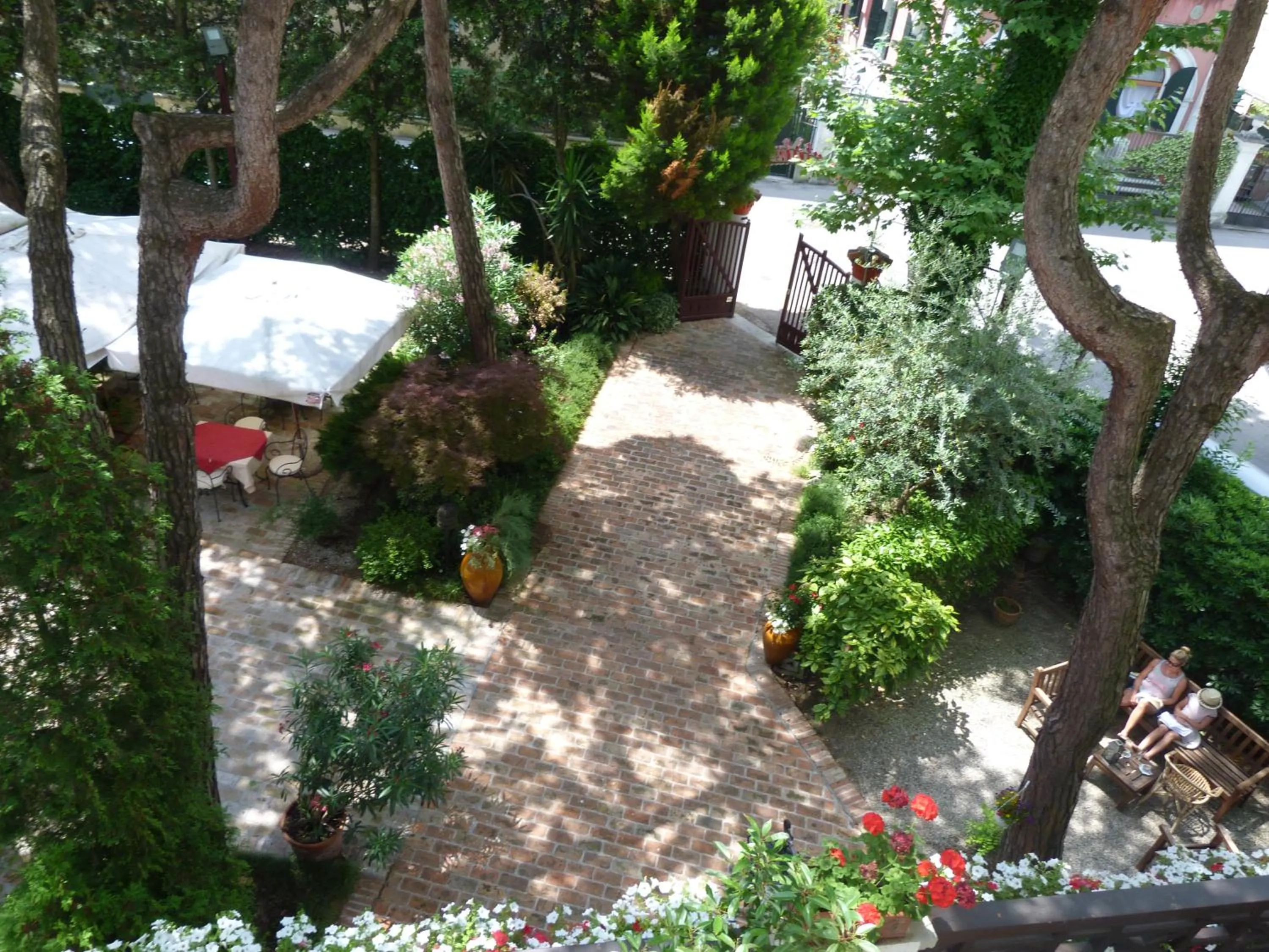 Garden view in Hotel La Meridiana