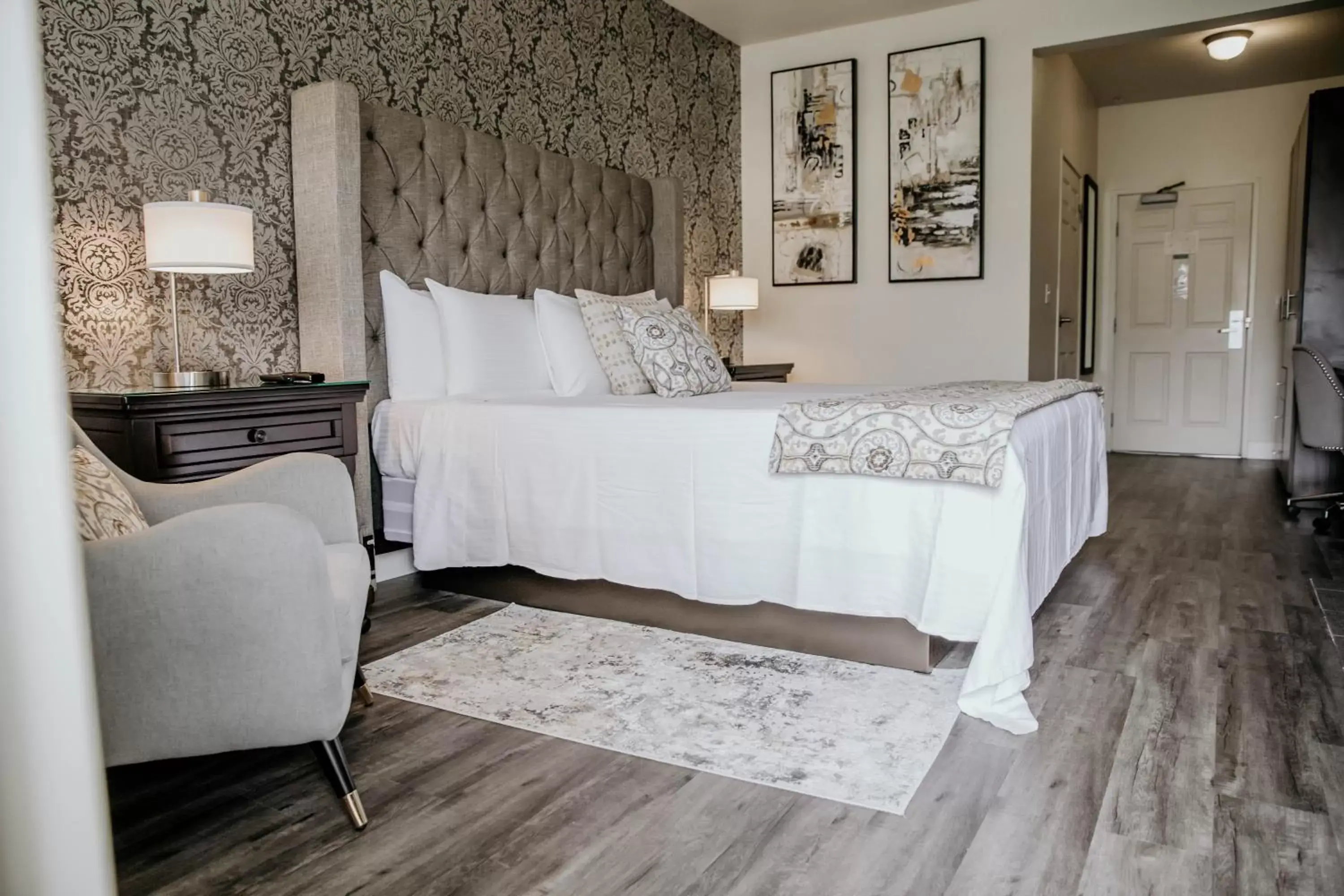 Bed in Geyserville Inn Bed in Geyserville Inn