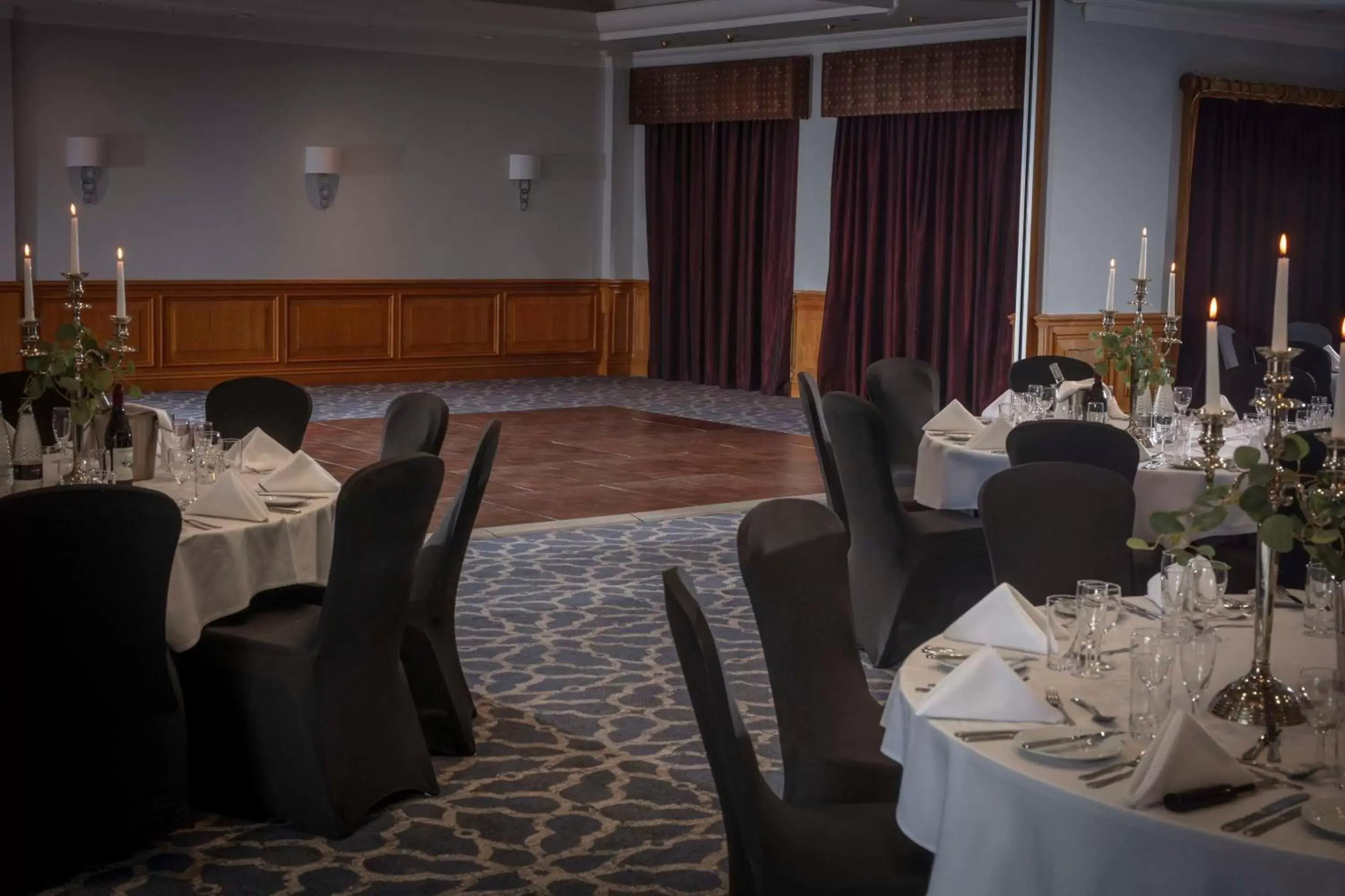 Meeting/conference room, Restaurant/Places to Eat in DoubleTree by Hilton Oxford Belfry