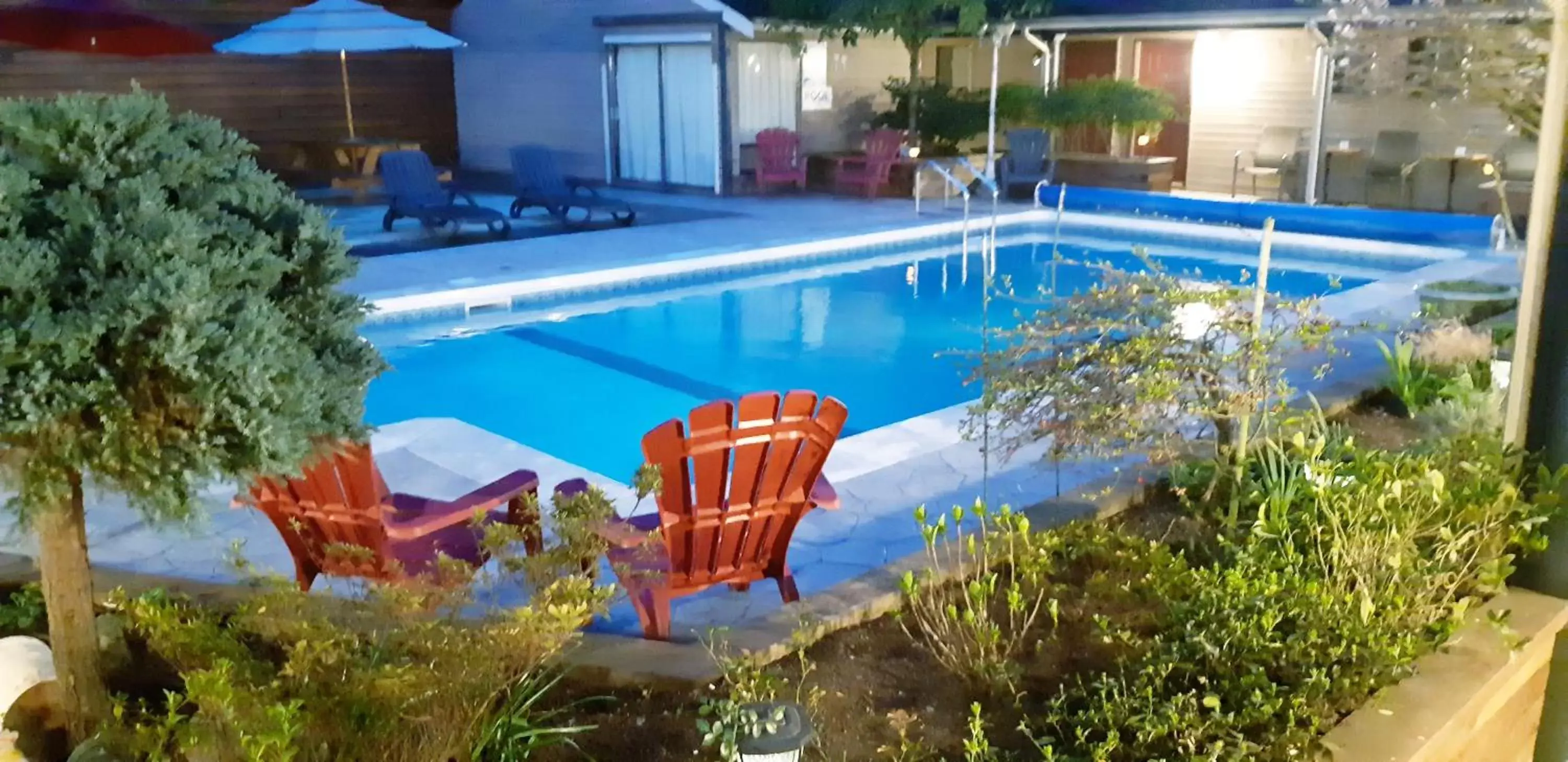 Swimming Pool in Sunshine Lodge Inn