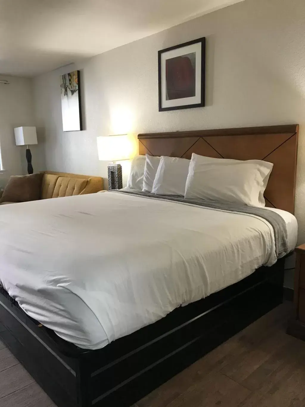 Bed in Cedar Creek Inn