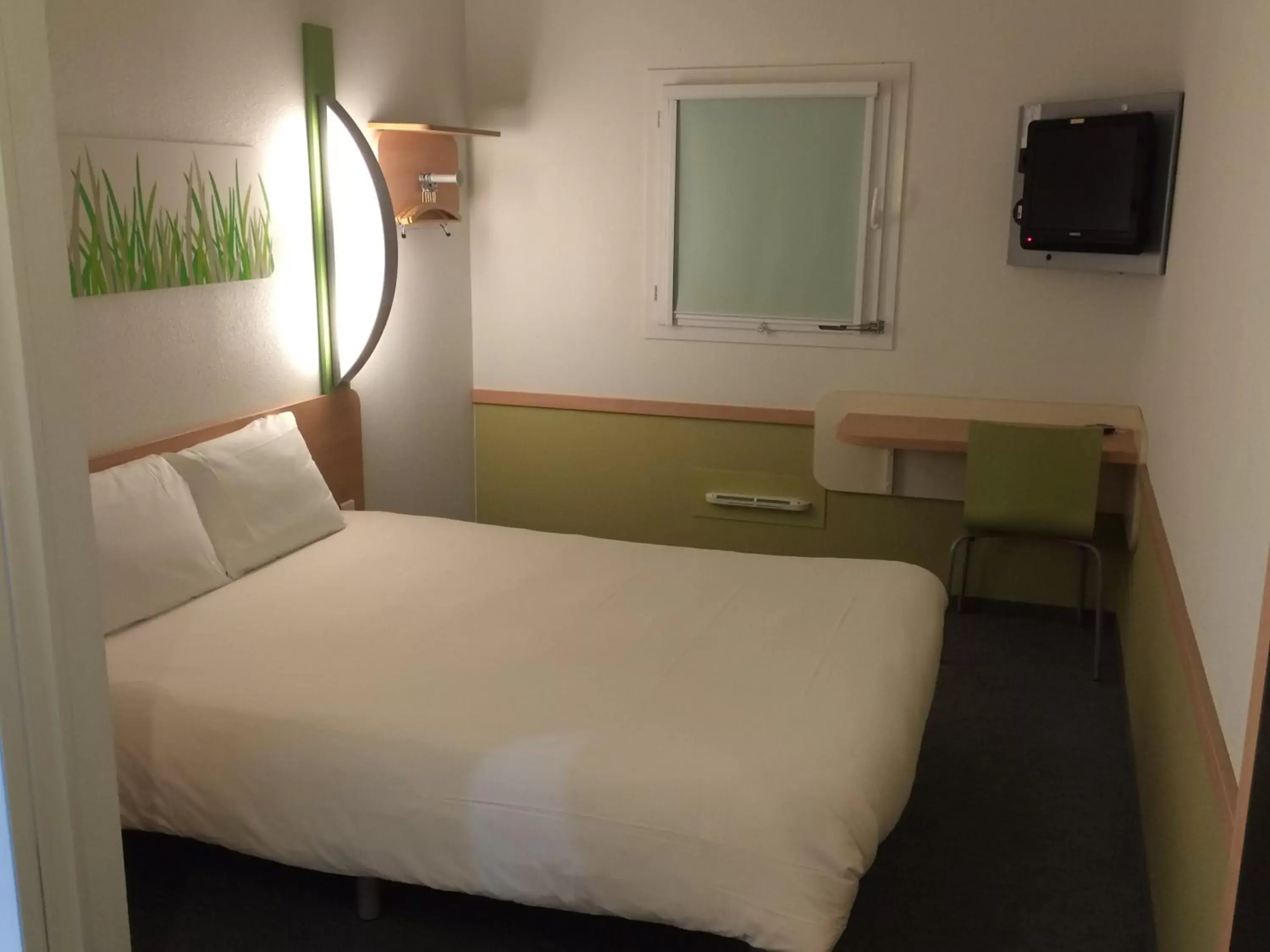 Bed in Ibis Budget Ancenis