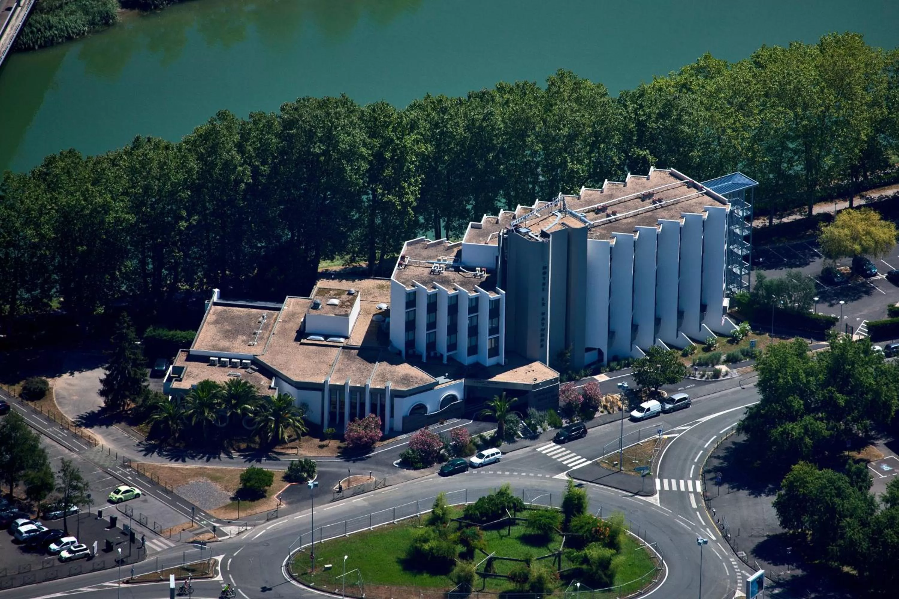 Facade/entrance in Hôtel Le Bayonne