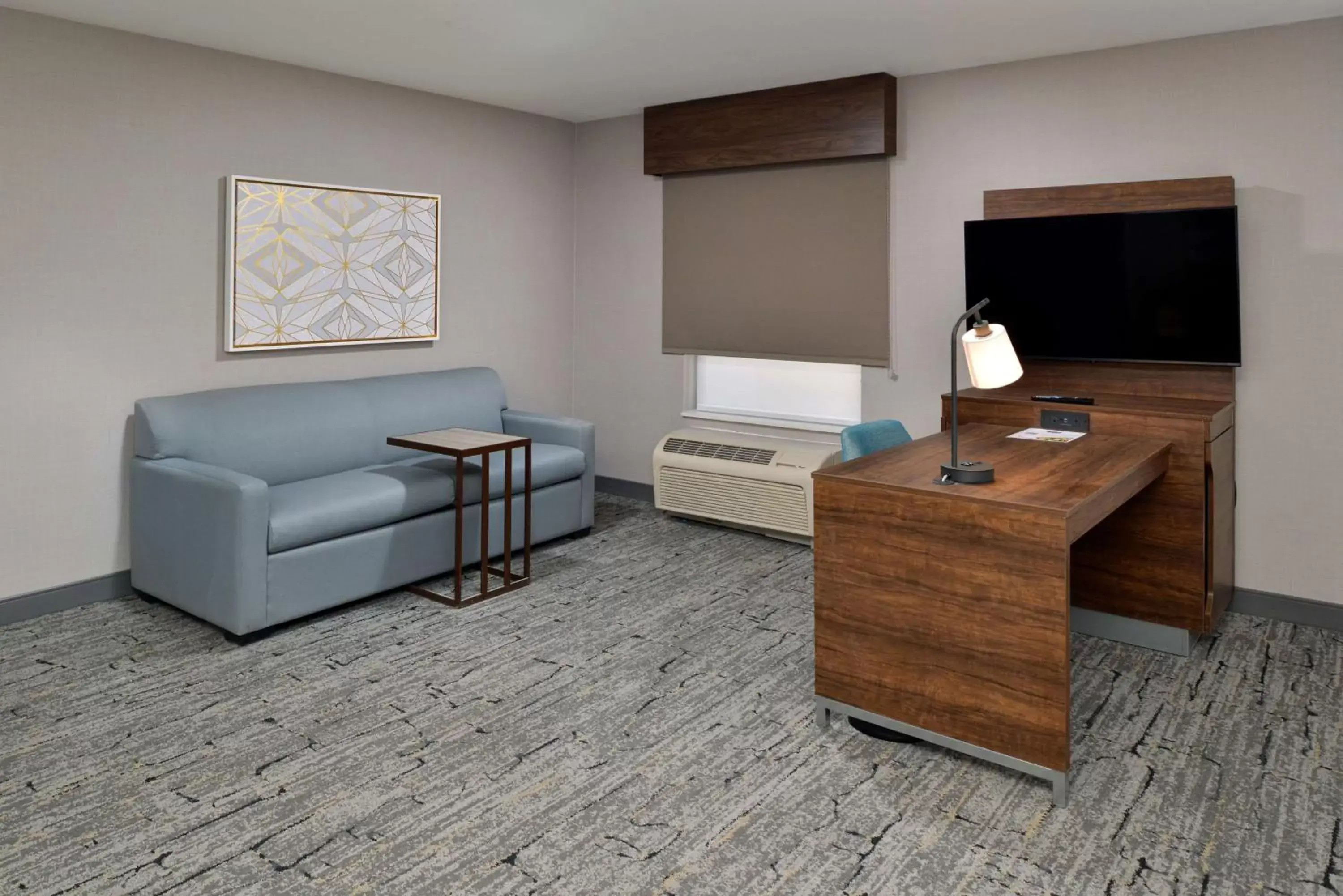 Bedroom, TV/Entertainment Center in Hampton Inn & Suites Las Vegas Airport