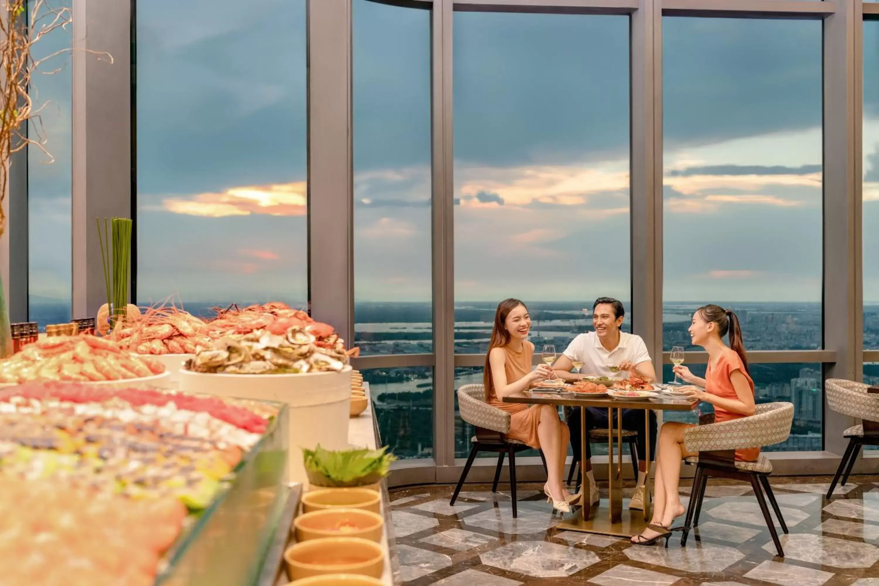 Restaurant/Places to Eat in Vinpearl Landmark 81, Autograph Collection