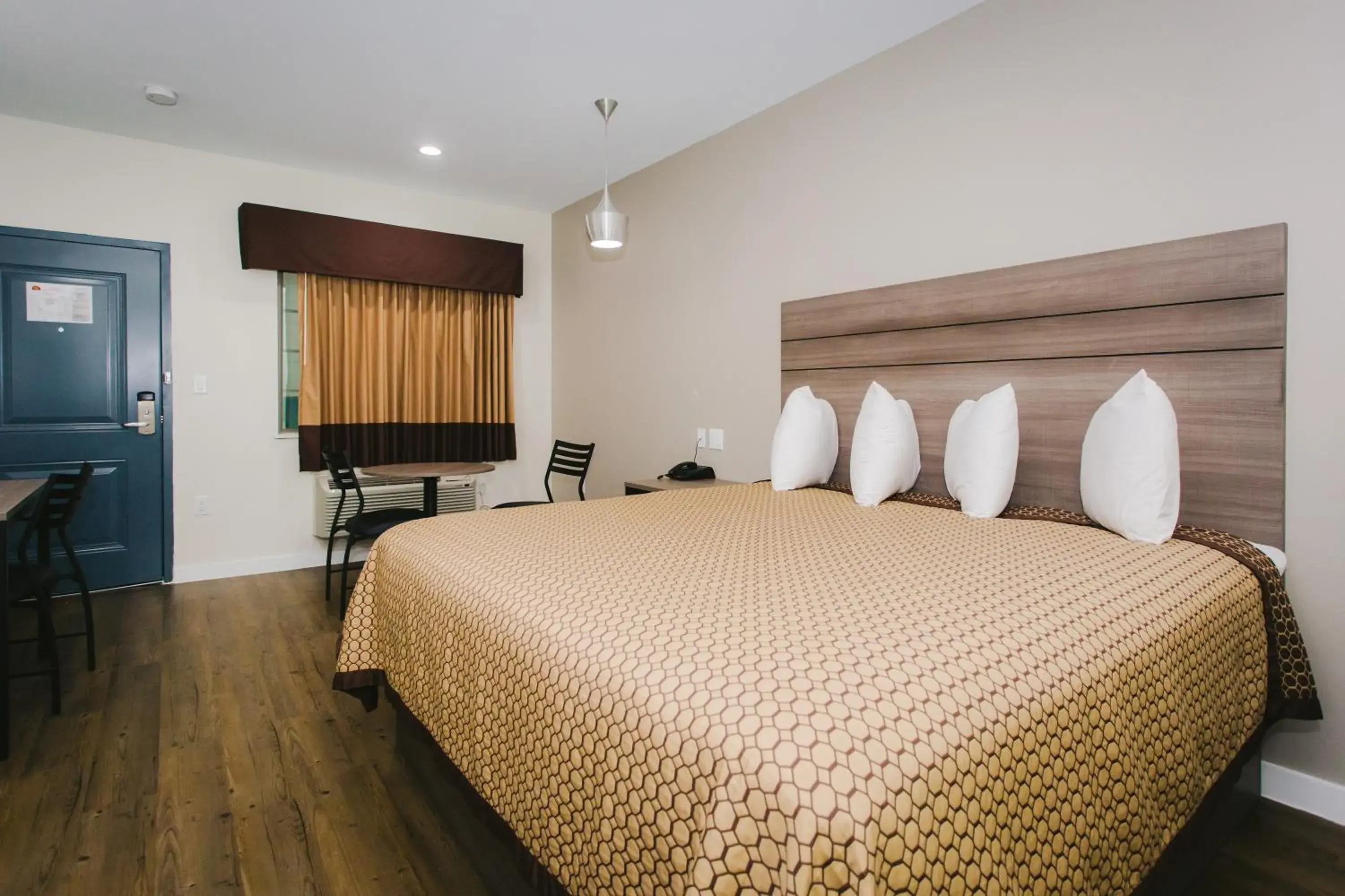 Bed in Palace Inn- Louetta Bed in Palace Inn- Louetta