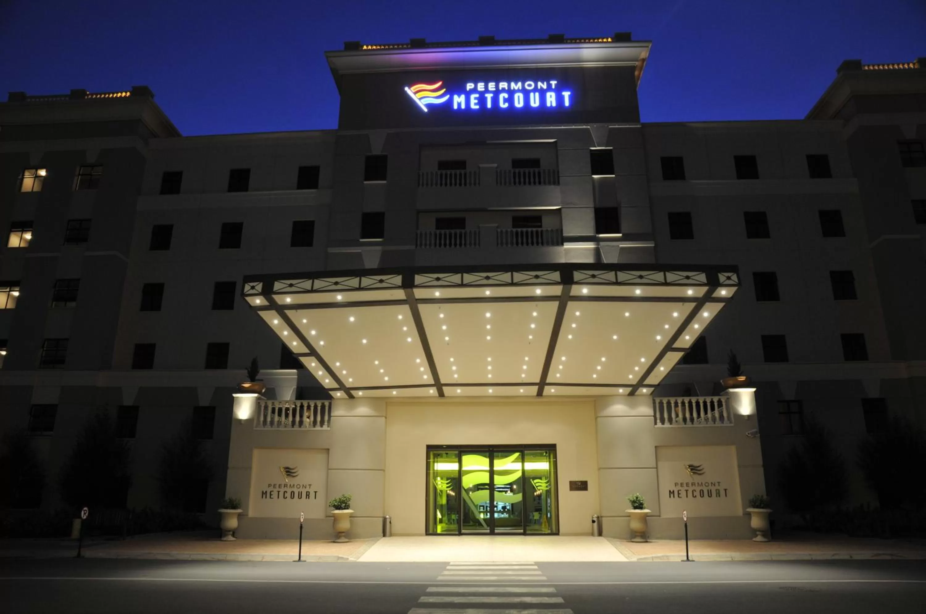 Facade/entrance in Metcourt at Emperors Palace