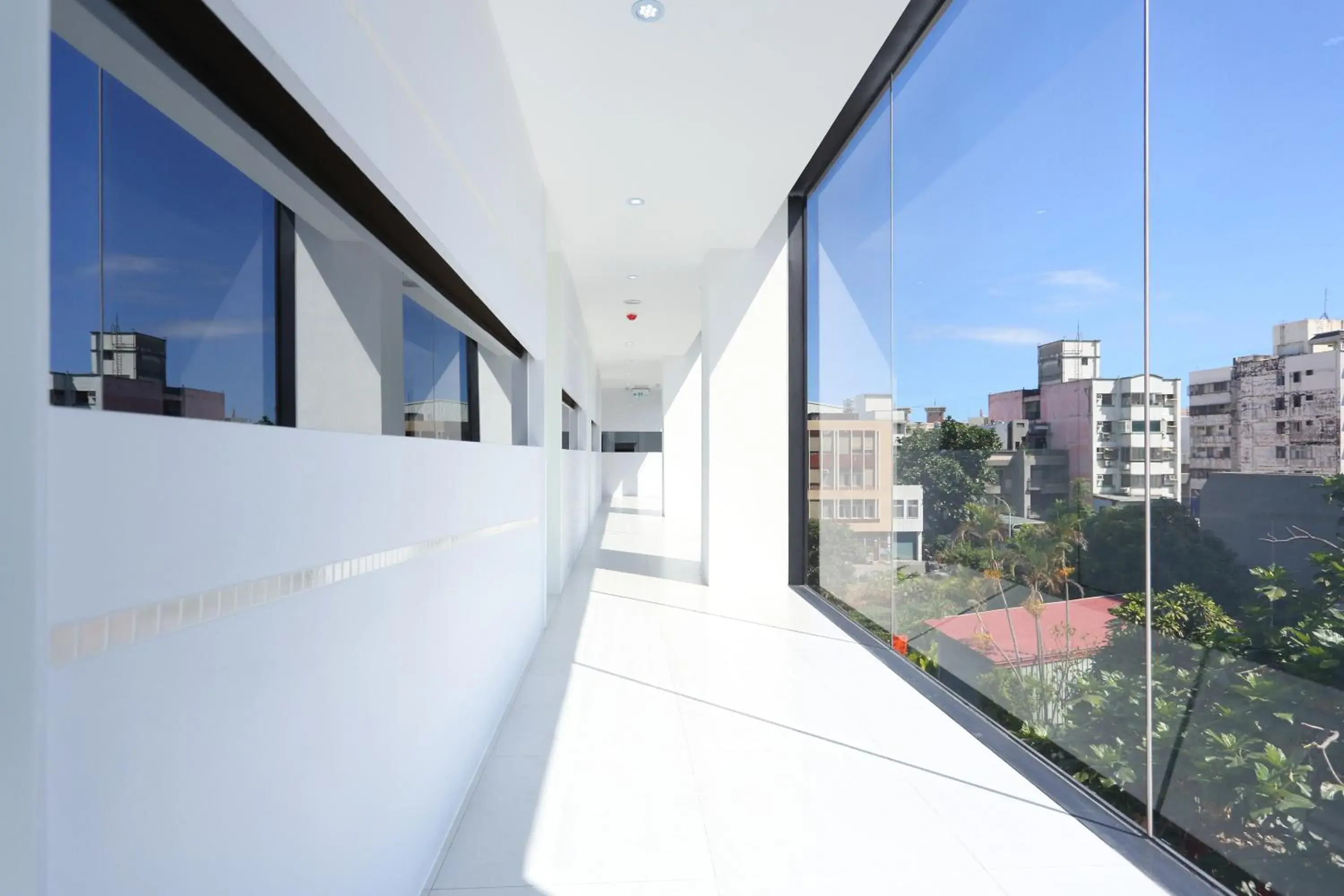 Facade/entrance, Balcony/Terrace in The Fantasy Apartment