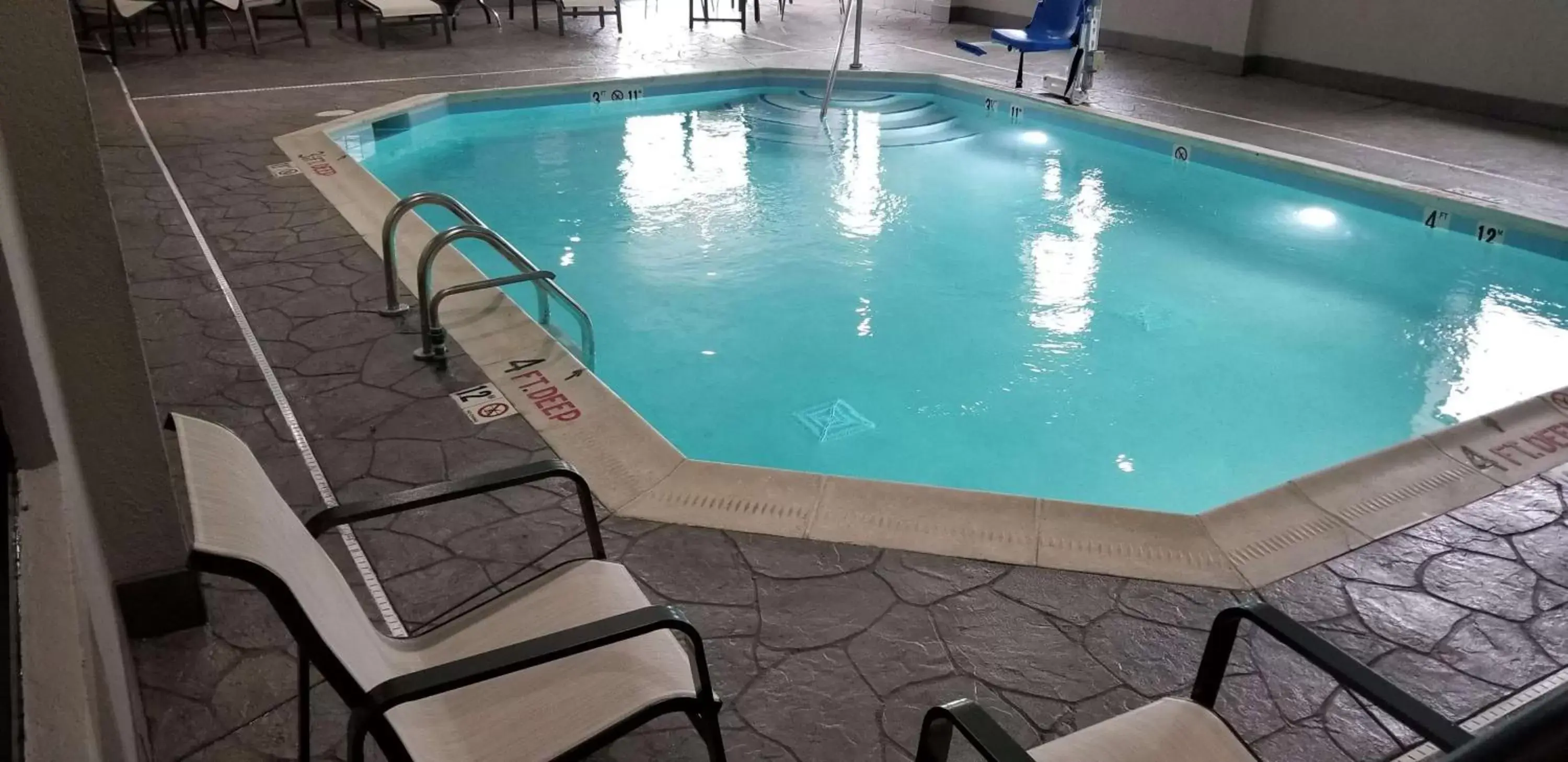 On site, Swimming Pool in Best Western Lexington Inn