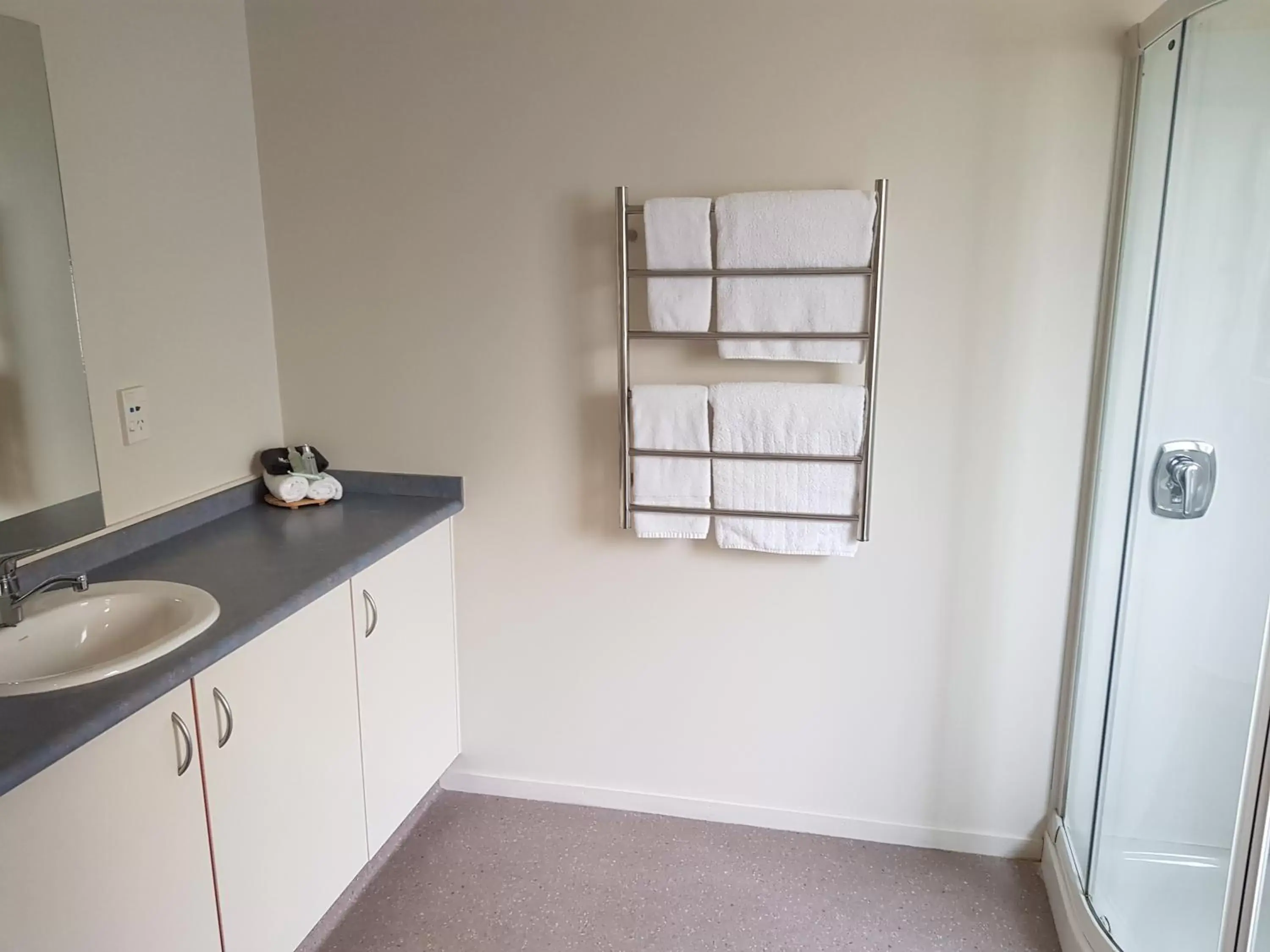 One-Bedroom Suite in Portmans Motor Lodge One-Bedroom Suite in Portmans Motor Lodge