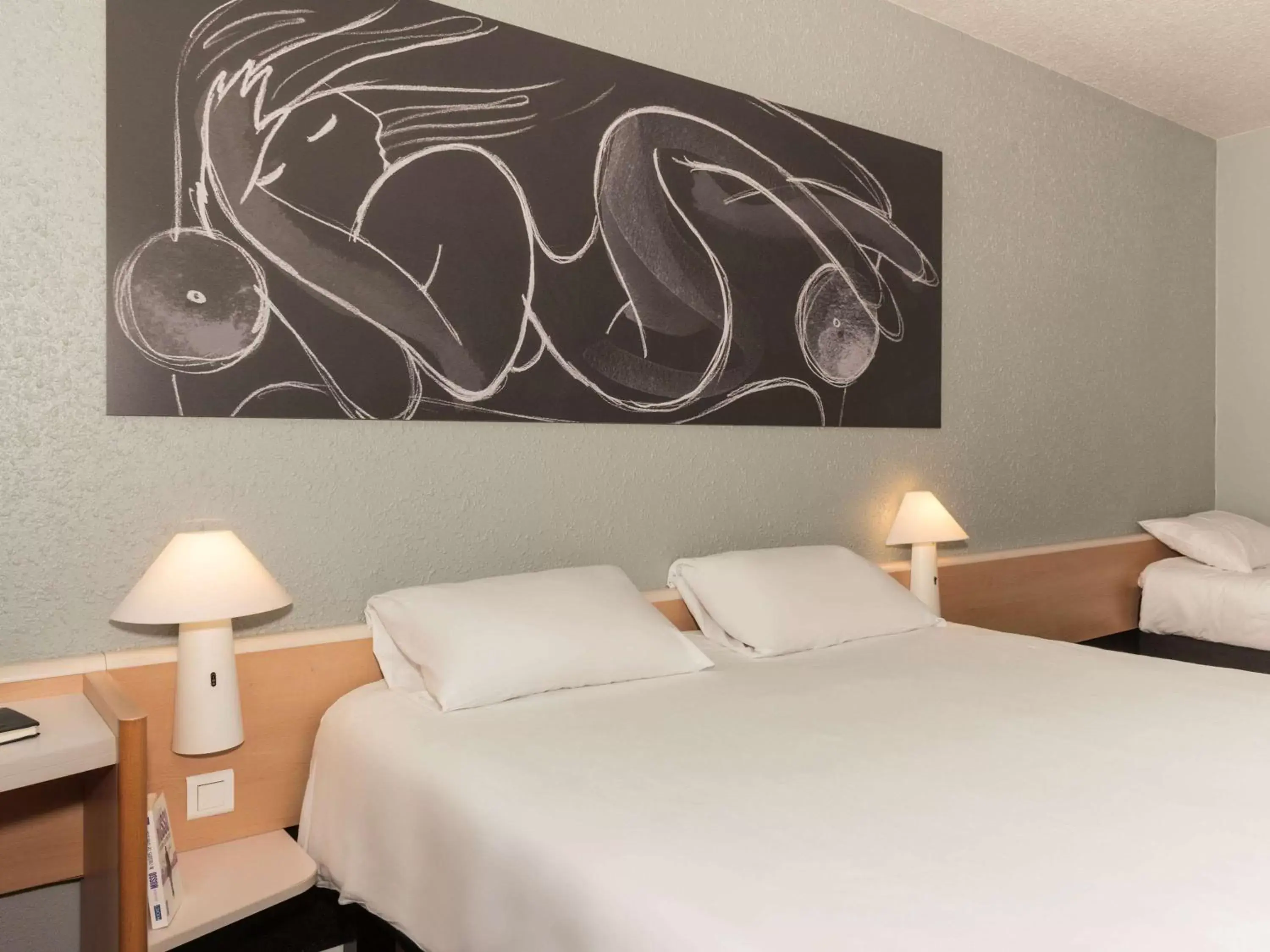 Photo of the whole room, Bed in ibis La Bresse Gérardmer