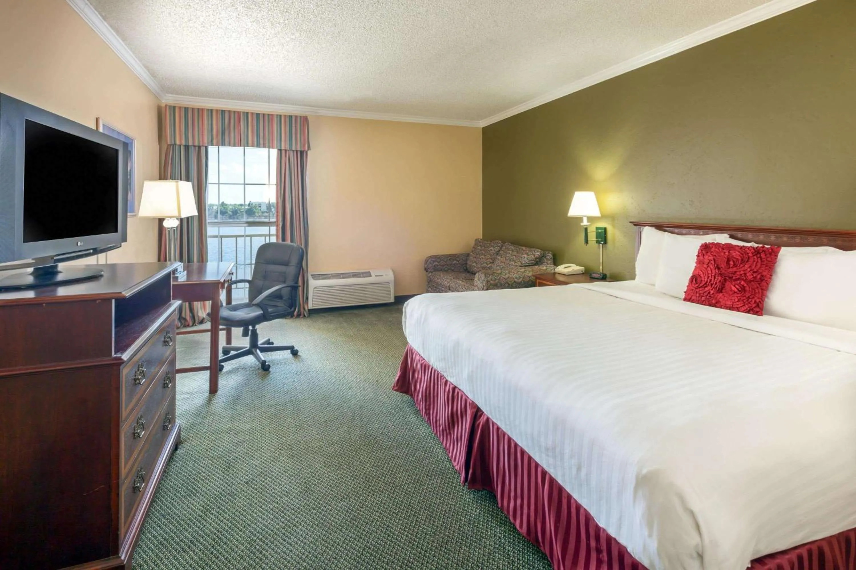 Photo of the whole room, Bed in Extend-a-Suites - Extended Stay, I-40 Amarillo West