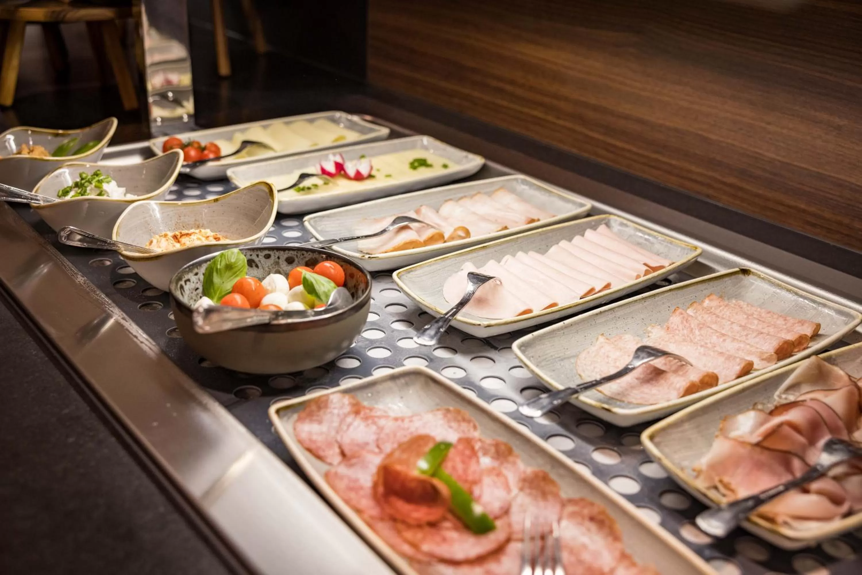 Buffet breakfast, Food in On The Way 24 - Sauna & Golfsimulator inklusive