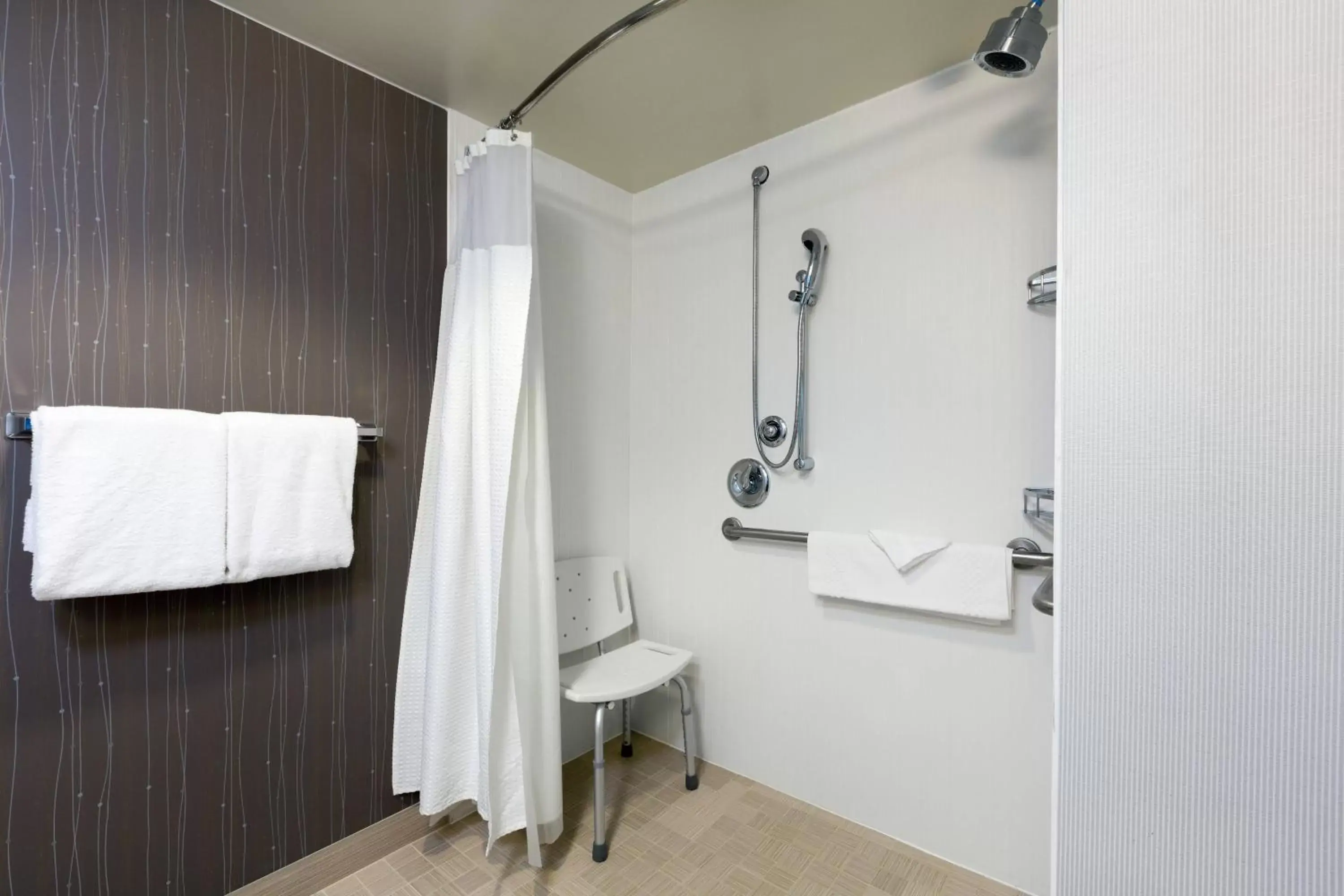 Bathroom in Courtyard by Marriott San Antonio Airport/North Star Mall