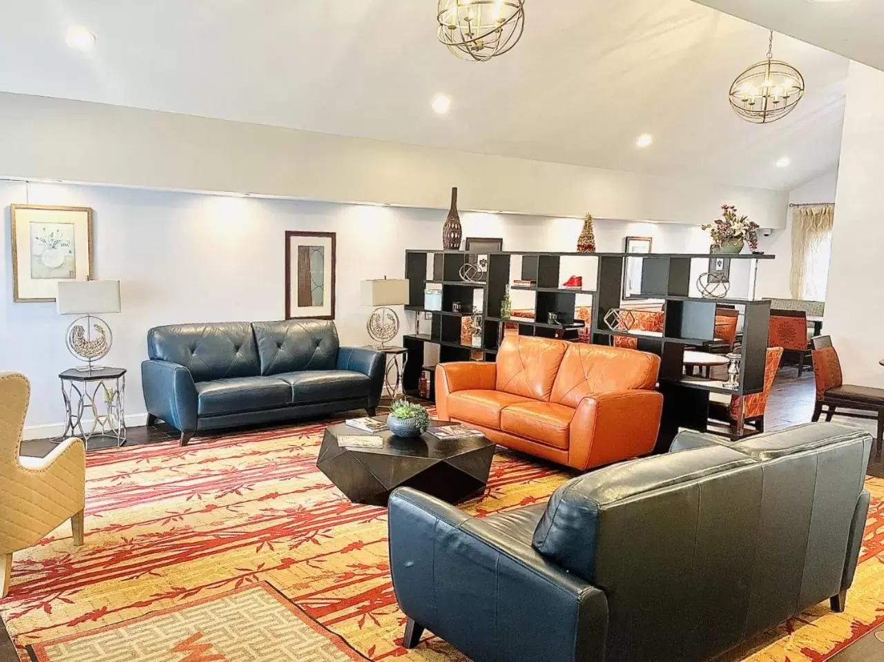 Communal lounge/ TV room, Seating Area in Tysons Corner suites