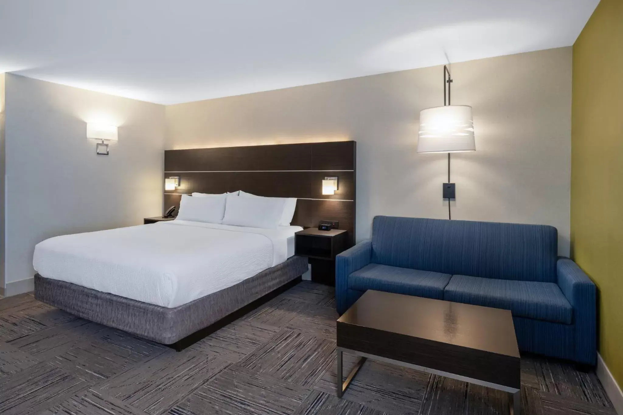 Photo of the whole room, Bed in Holiday Inn Express Corydon, an IHG Hotel