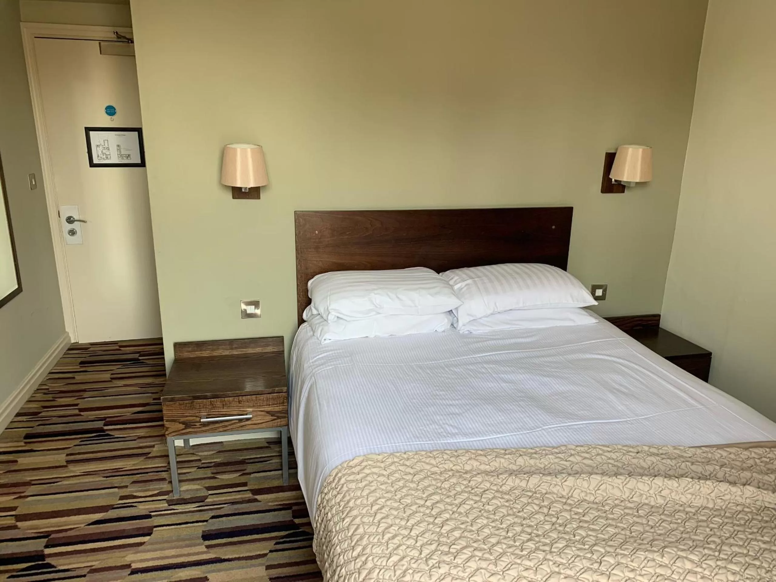 Small Double Room in George and Dragon