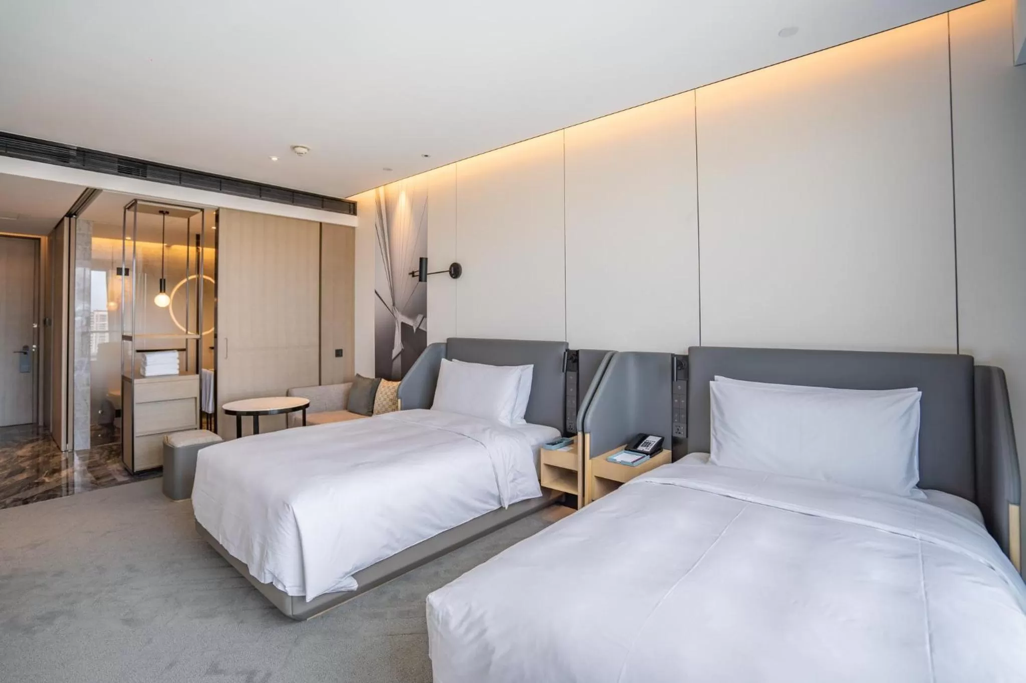 Photo of the whole room, Bed in Crowne Plaza Quanzhou Riverview by IHG