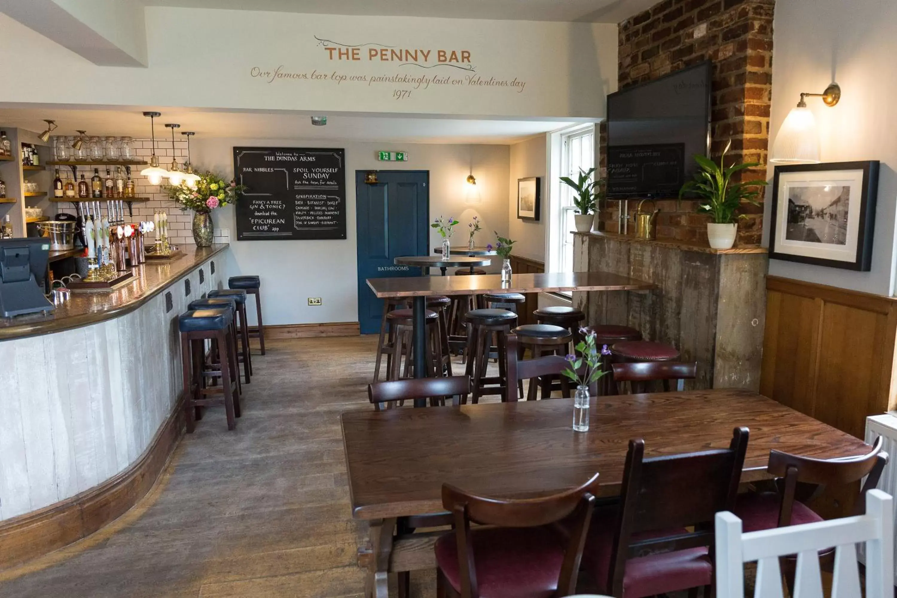 Lounge or bar, Restaurant/Places to Eat in The Dundas Arms
