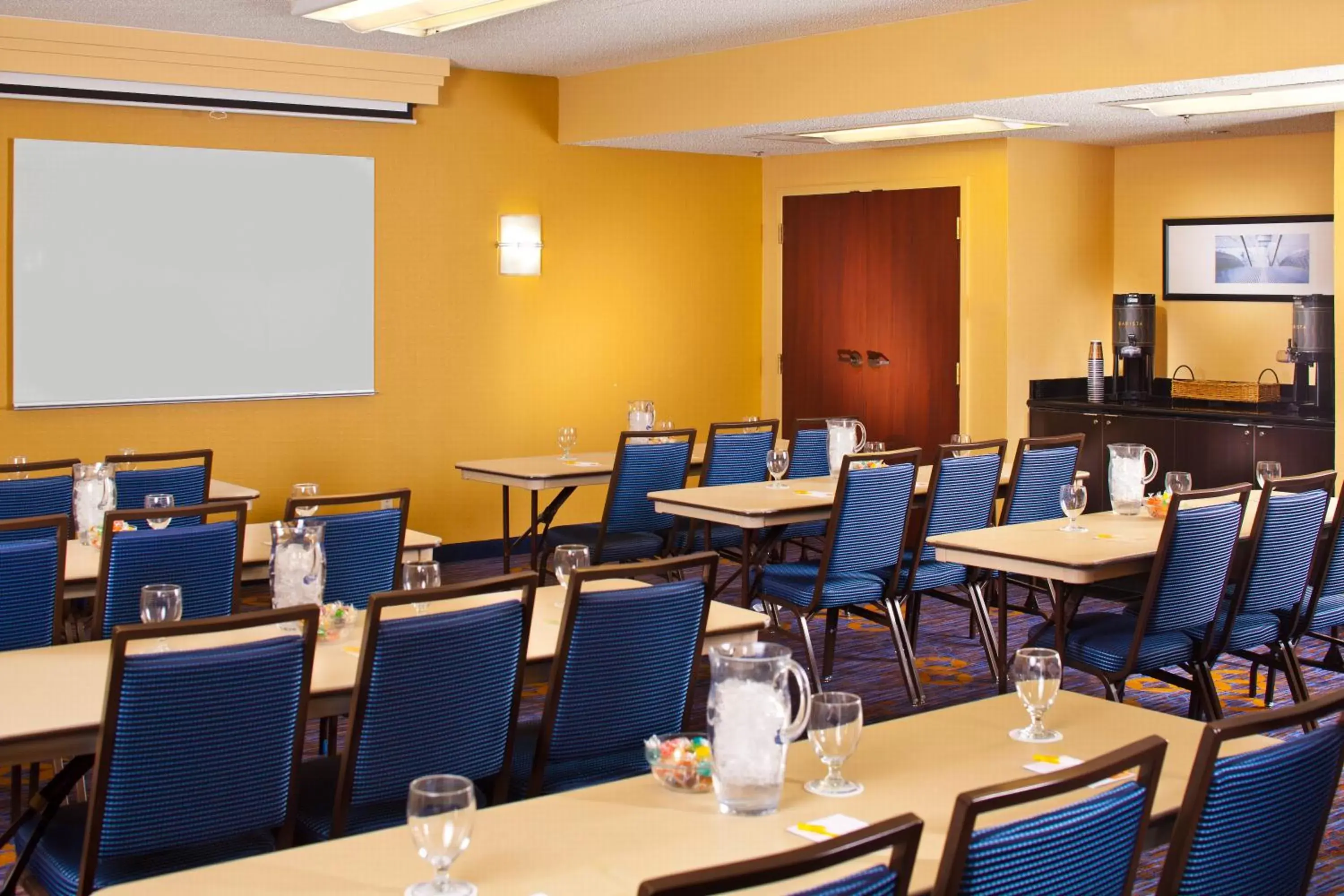 Meeting/conference room in Courtyard by Marriott Little Rock West