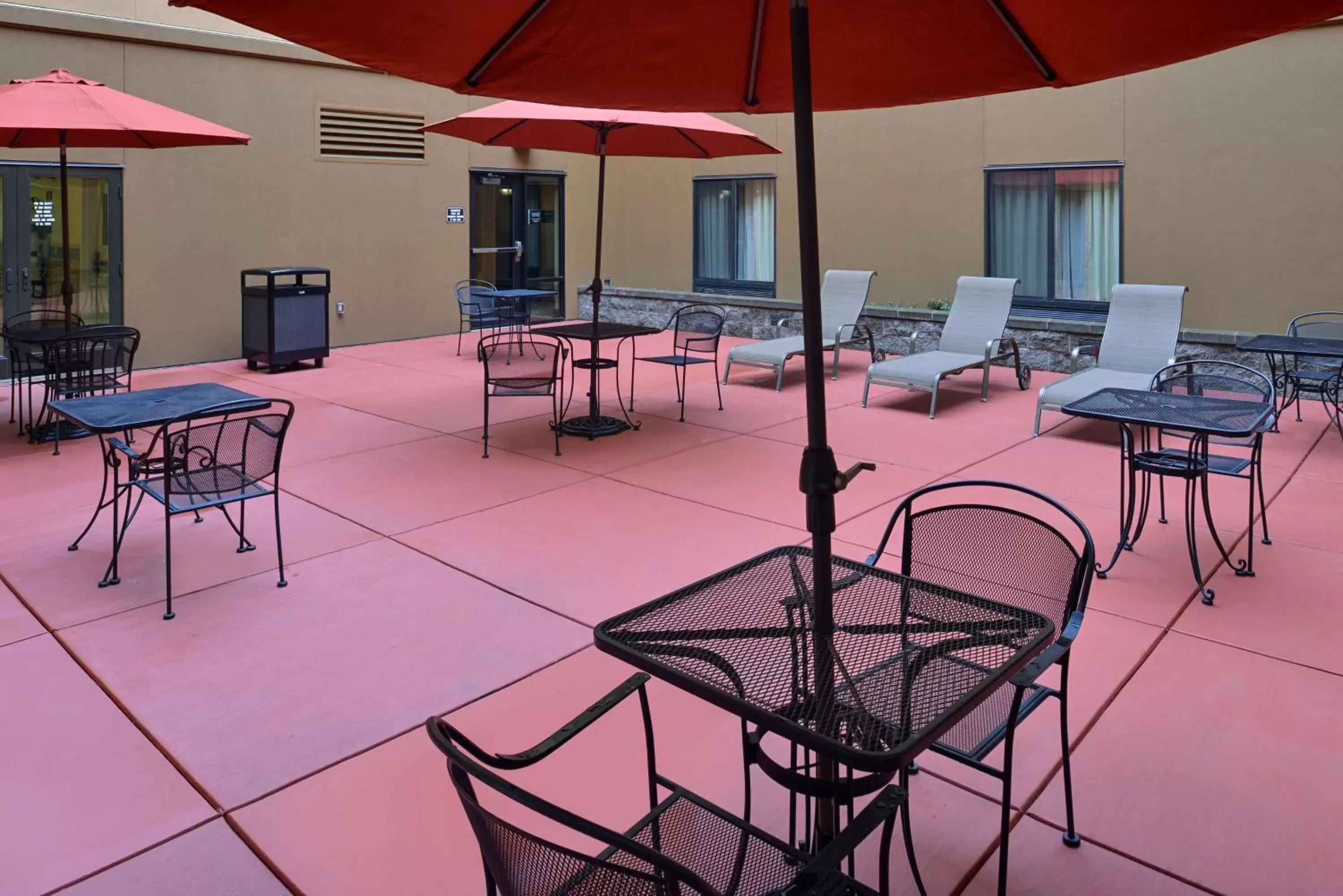 Property building in Hampton Inn & Suites Tacoma Property building in Hampton Inn & Suites Tacoma