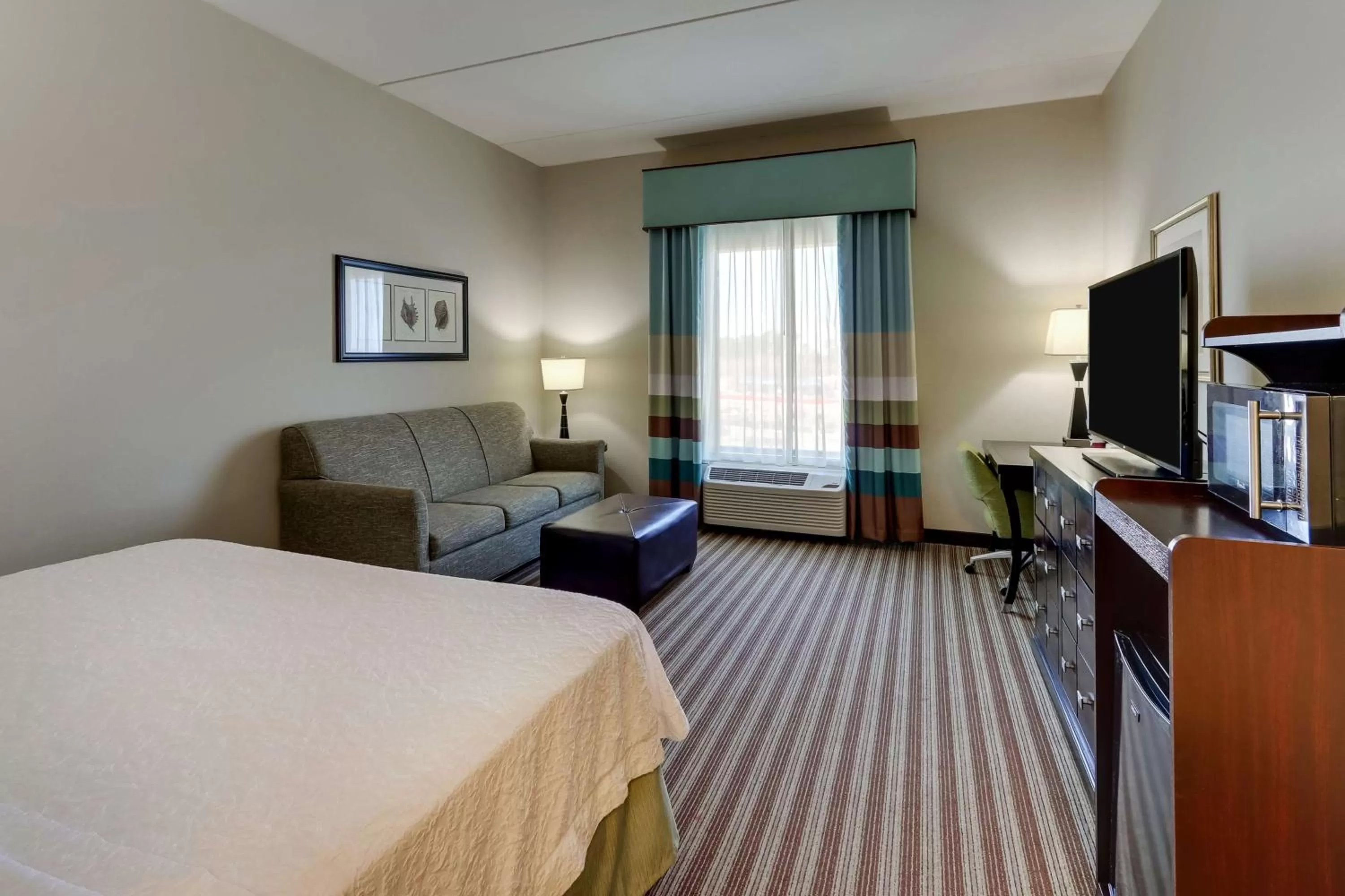Bedroom, Bed in Hampton Inn and Suites Swansboro Near Camp Lejeune
